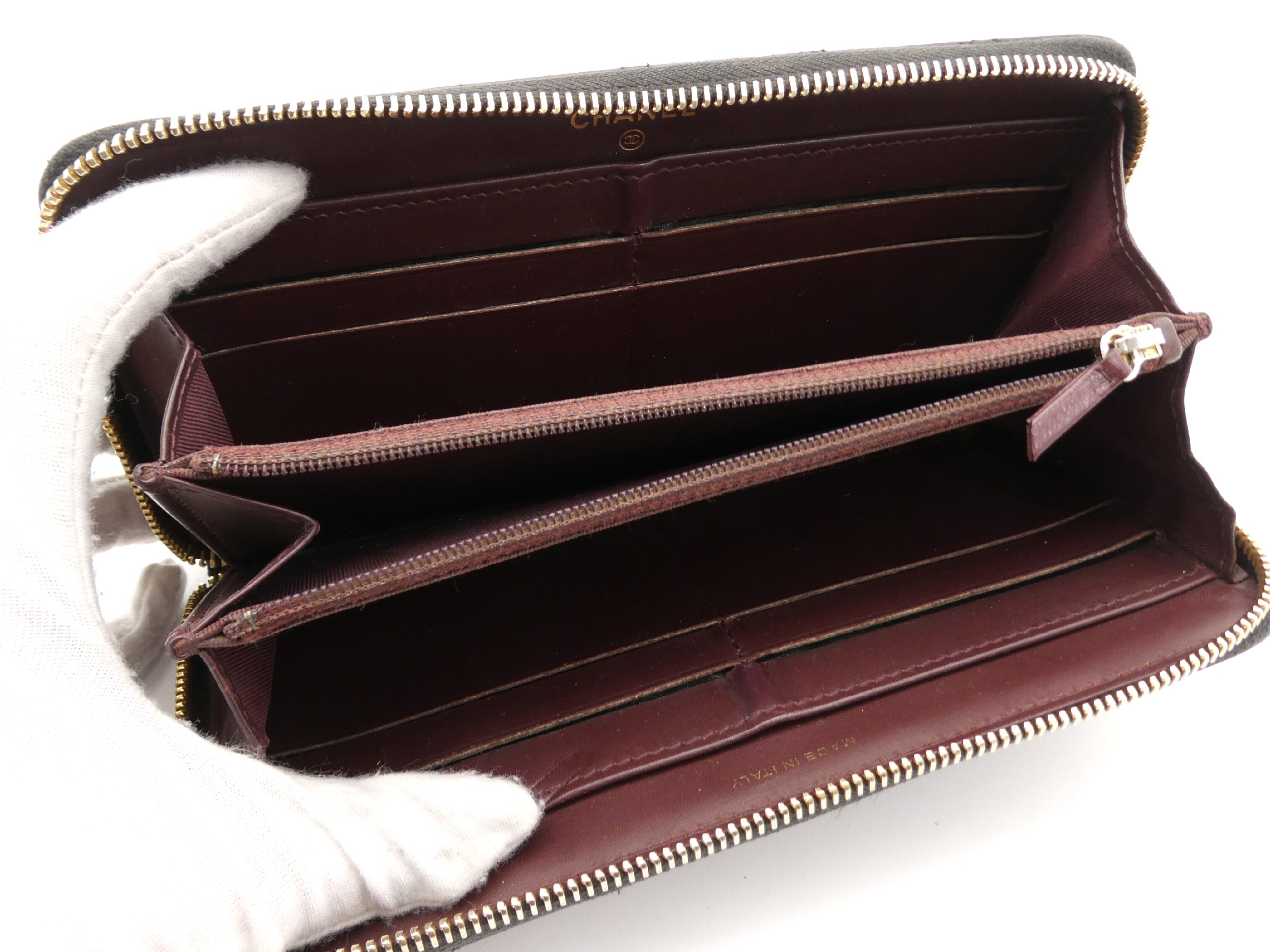 Matelassé Coco Mark Caviar Skin Round Zip Wallet — view 7