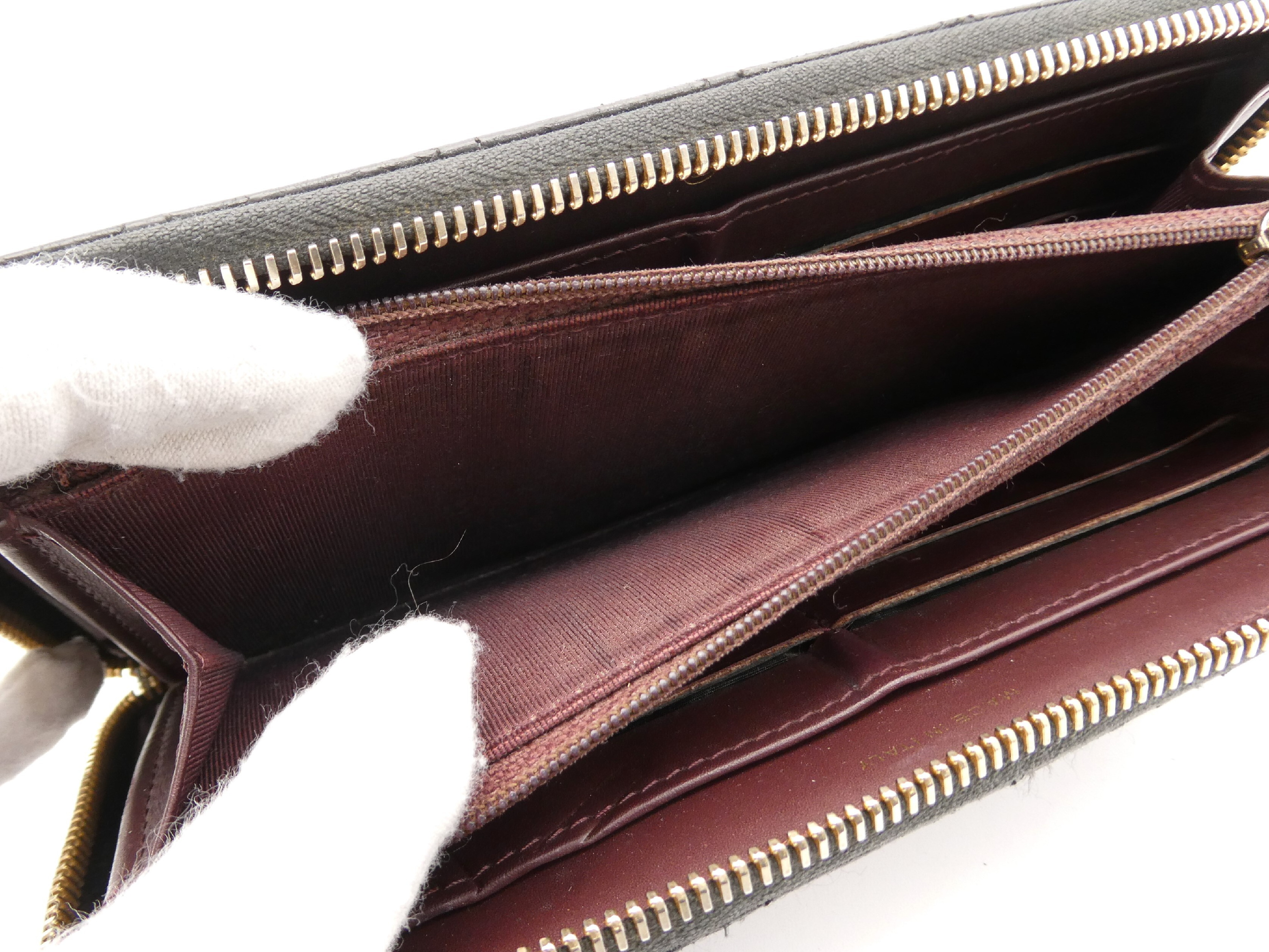 Matelassé Coco Mark Caviar Skin Round Zip Wallet — view 8
