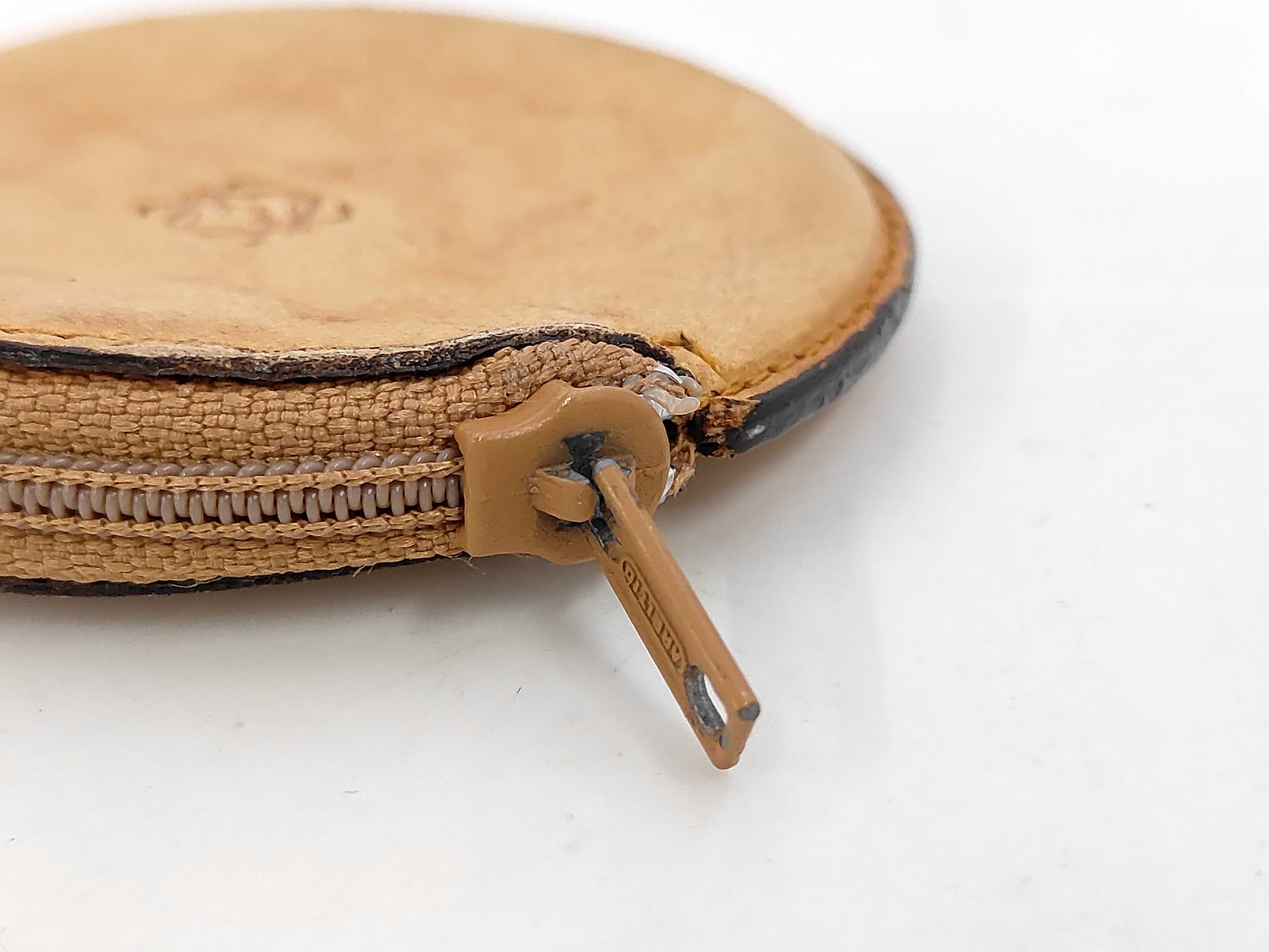 coin case, coin purse, Anagram design, beige leather coin case — view 3