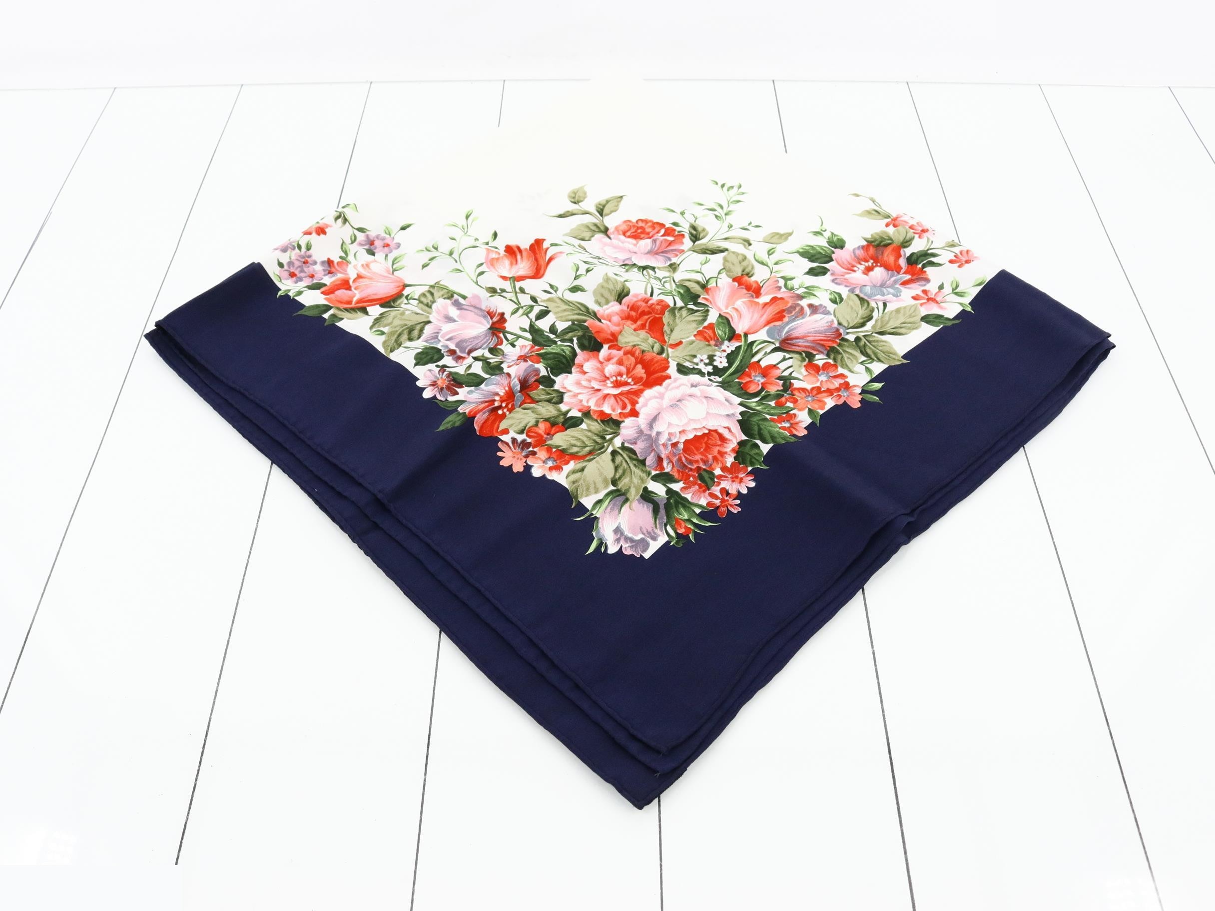 Floral pattern, 100% silk — view 2