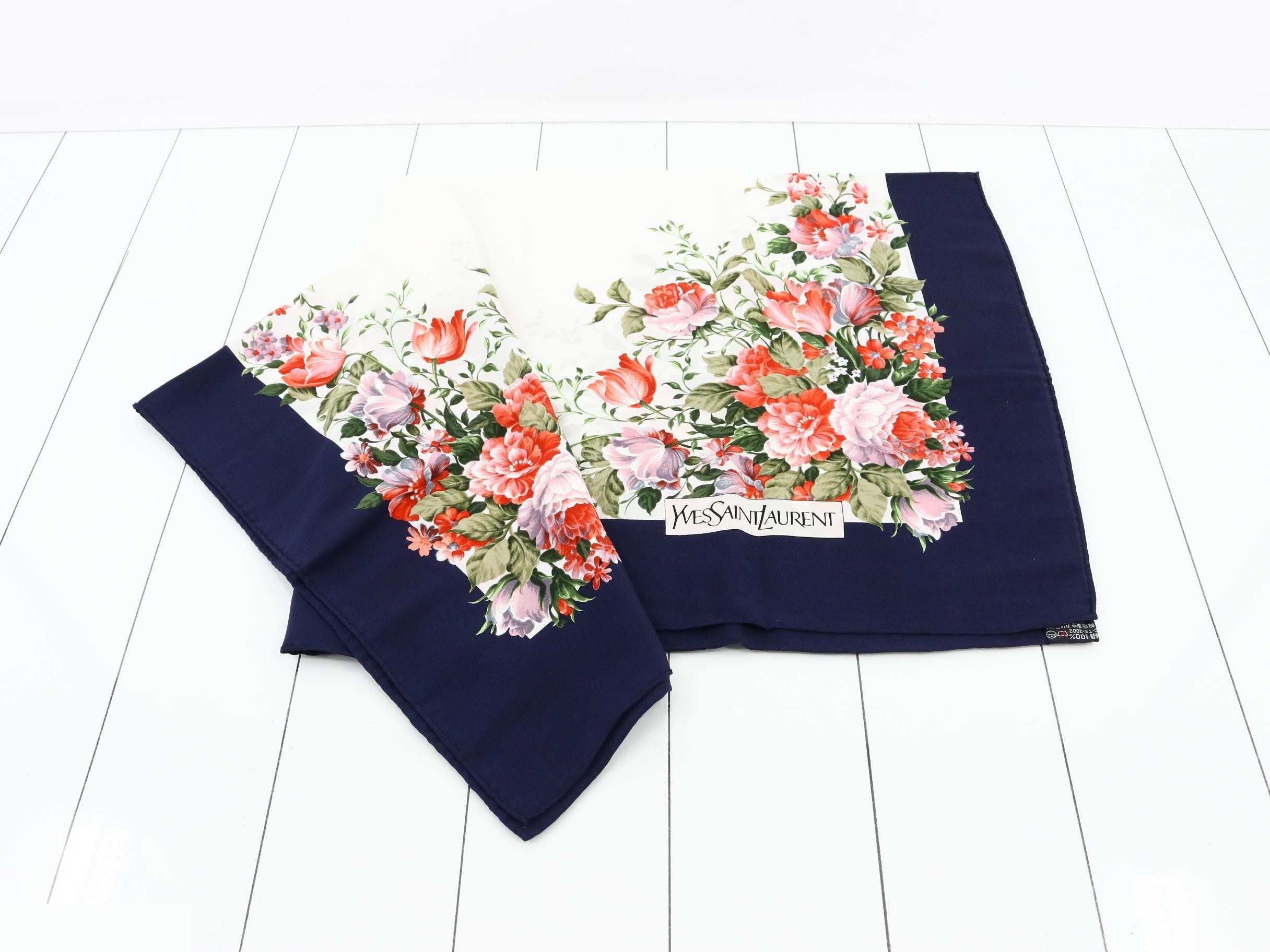 Floral pattern, 100% silk — view 3