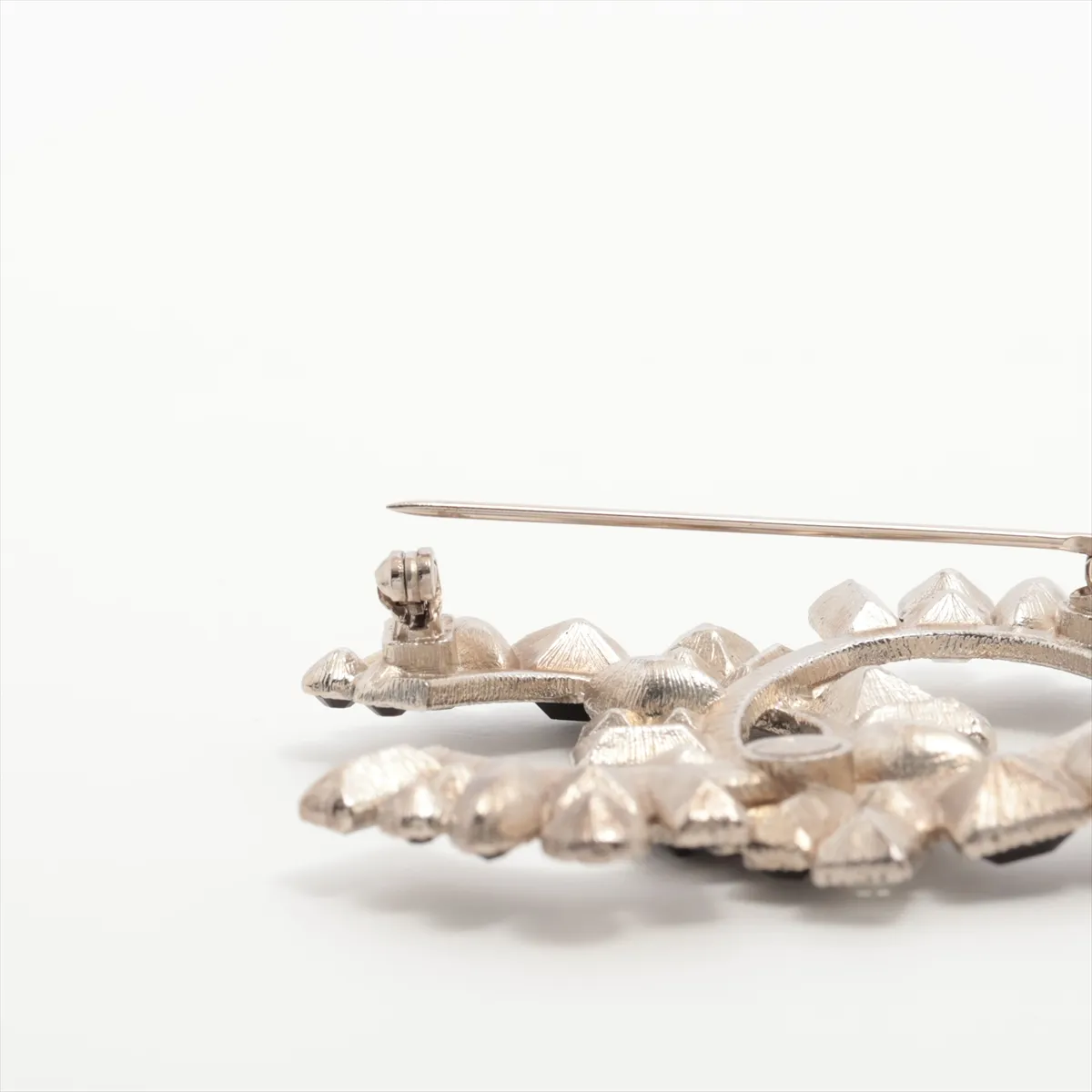 Cocomark B16K Brooch GP x Rhinestone Silver x Black — view 3