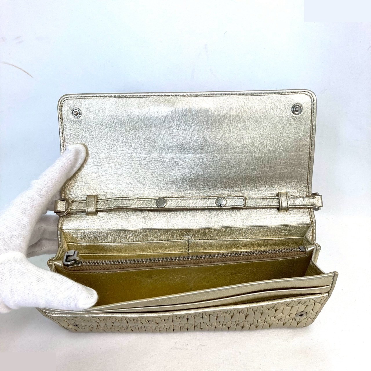 Other lines: Bags and Wallets — view 9