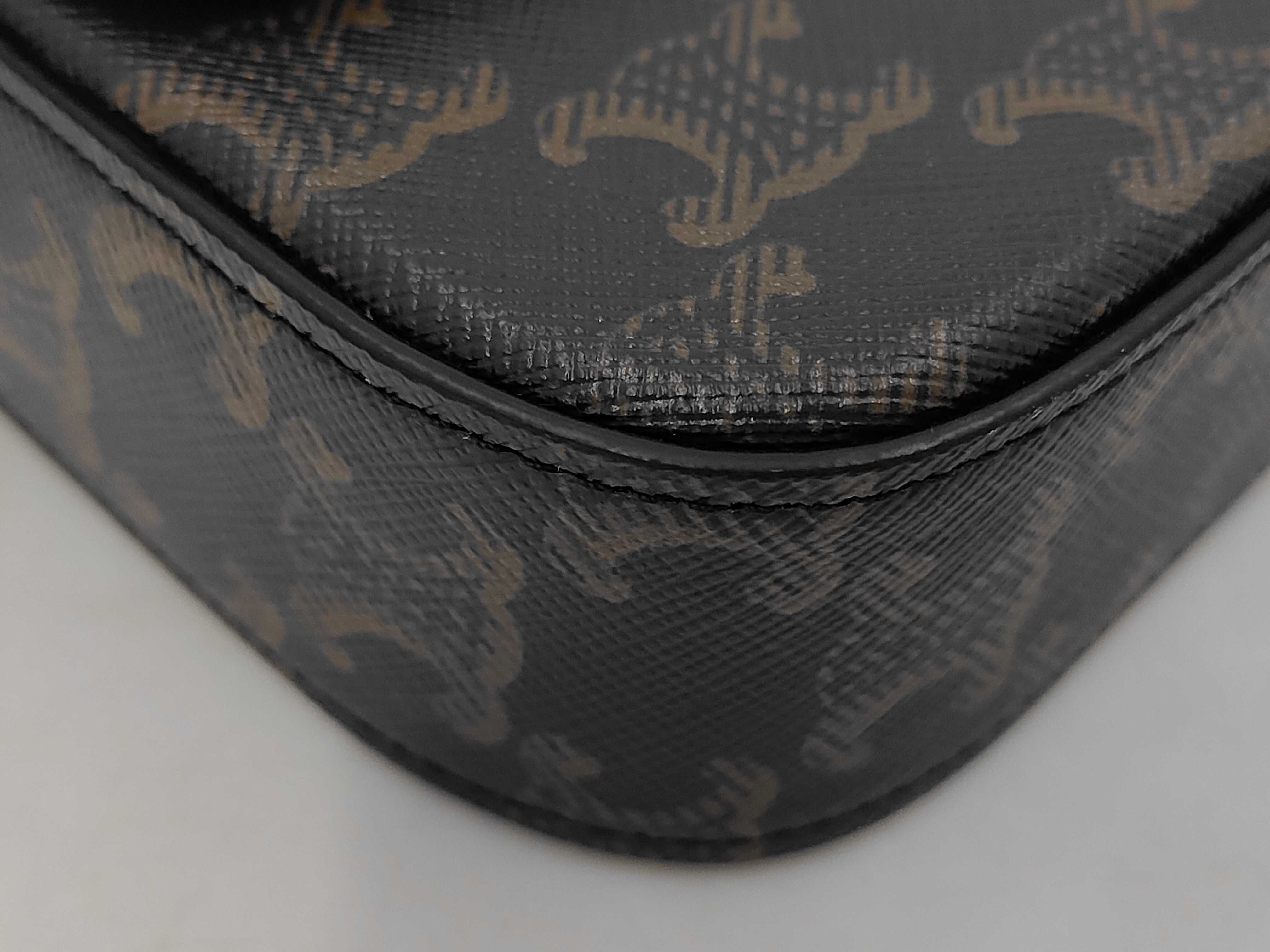 Triomphe Leather Shoulder Bag — view 3
