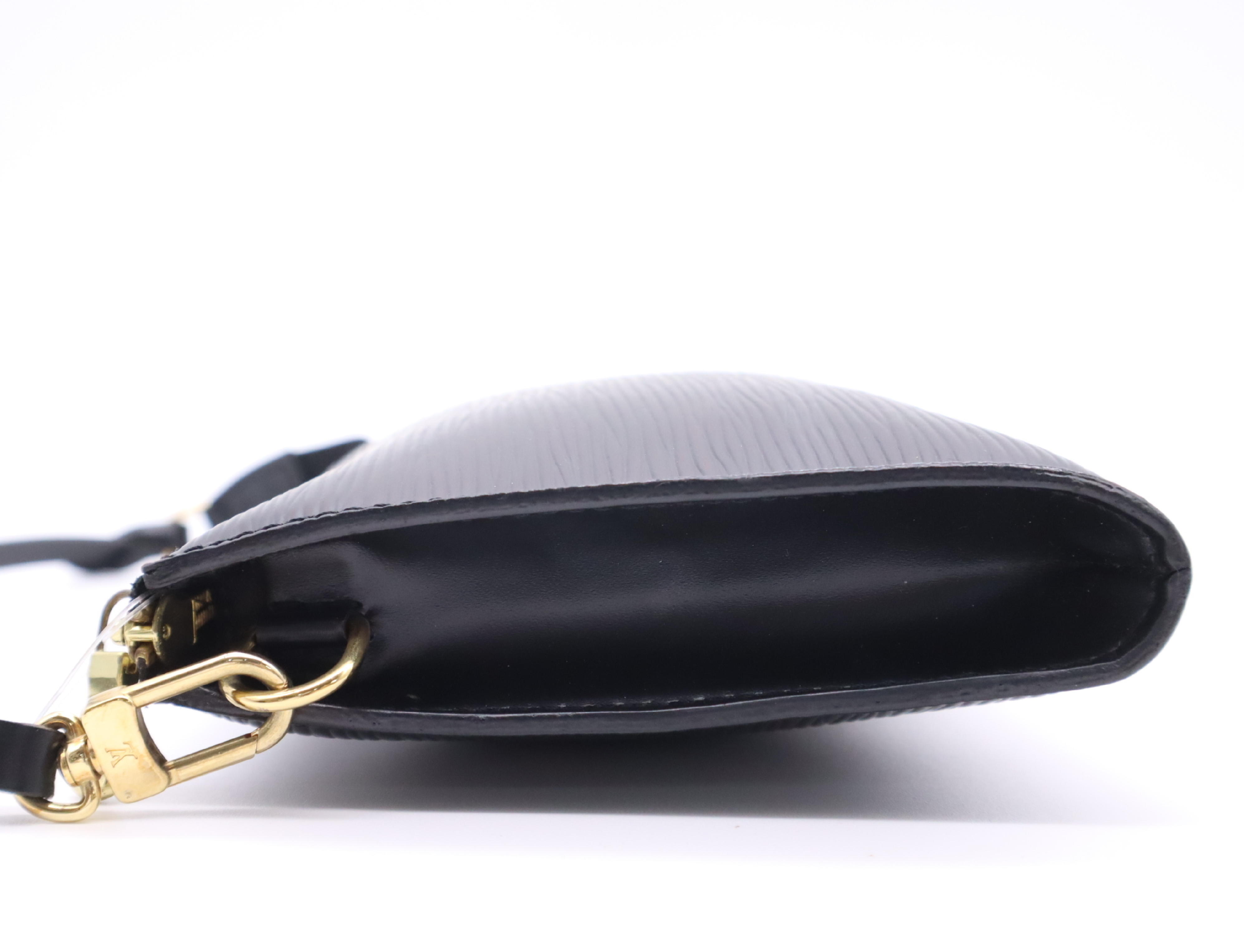 M52942 Epi Pochette Accessoires Noir Pouch — view 3