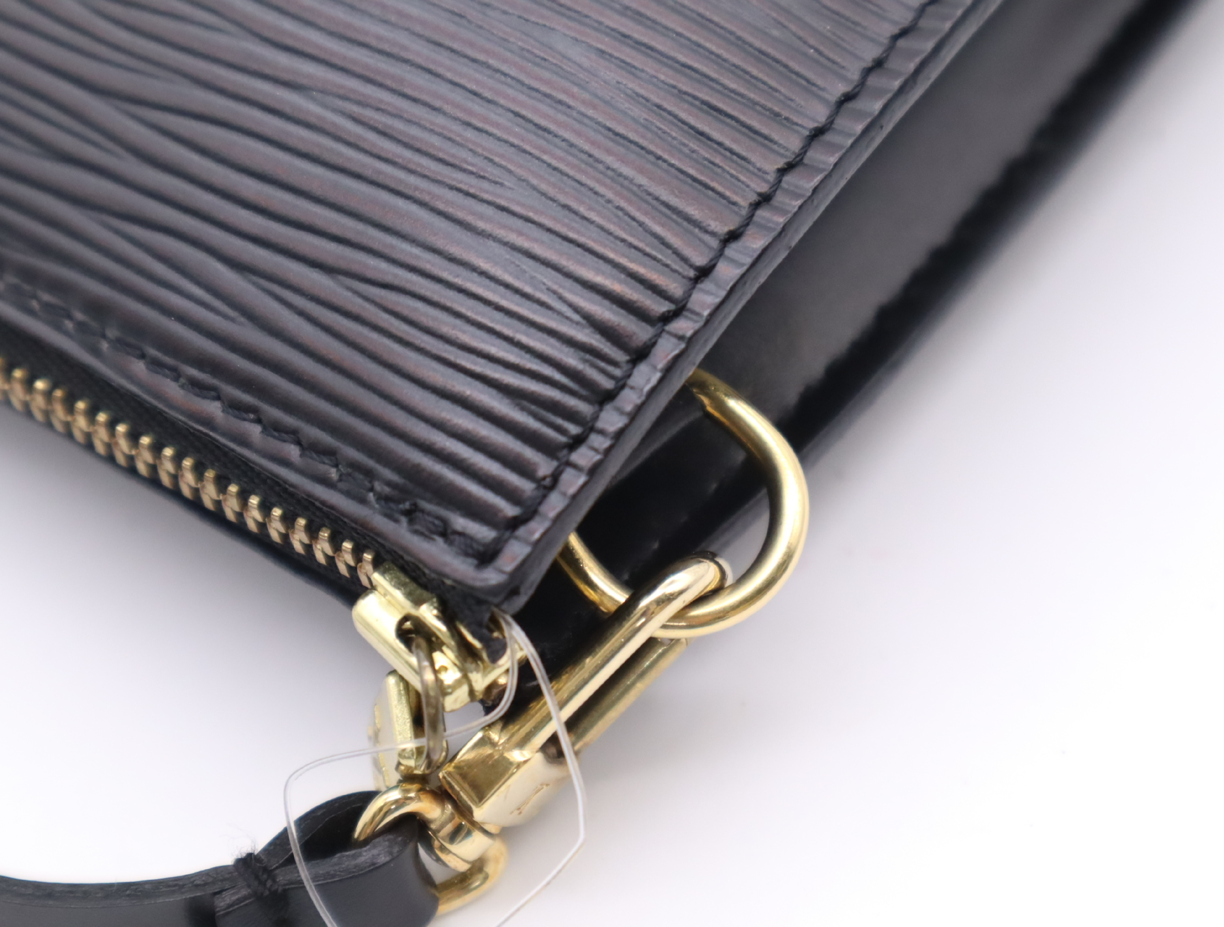 M52942 Epi Pochette Accessoires Noir Pouch — view 9