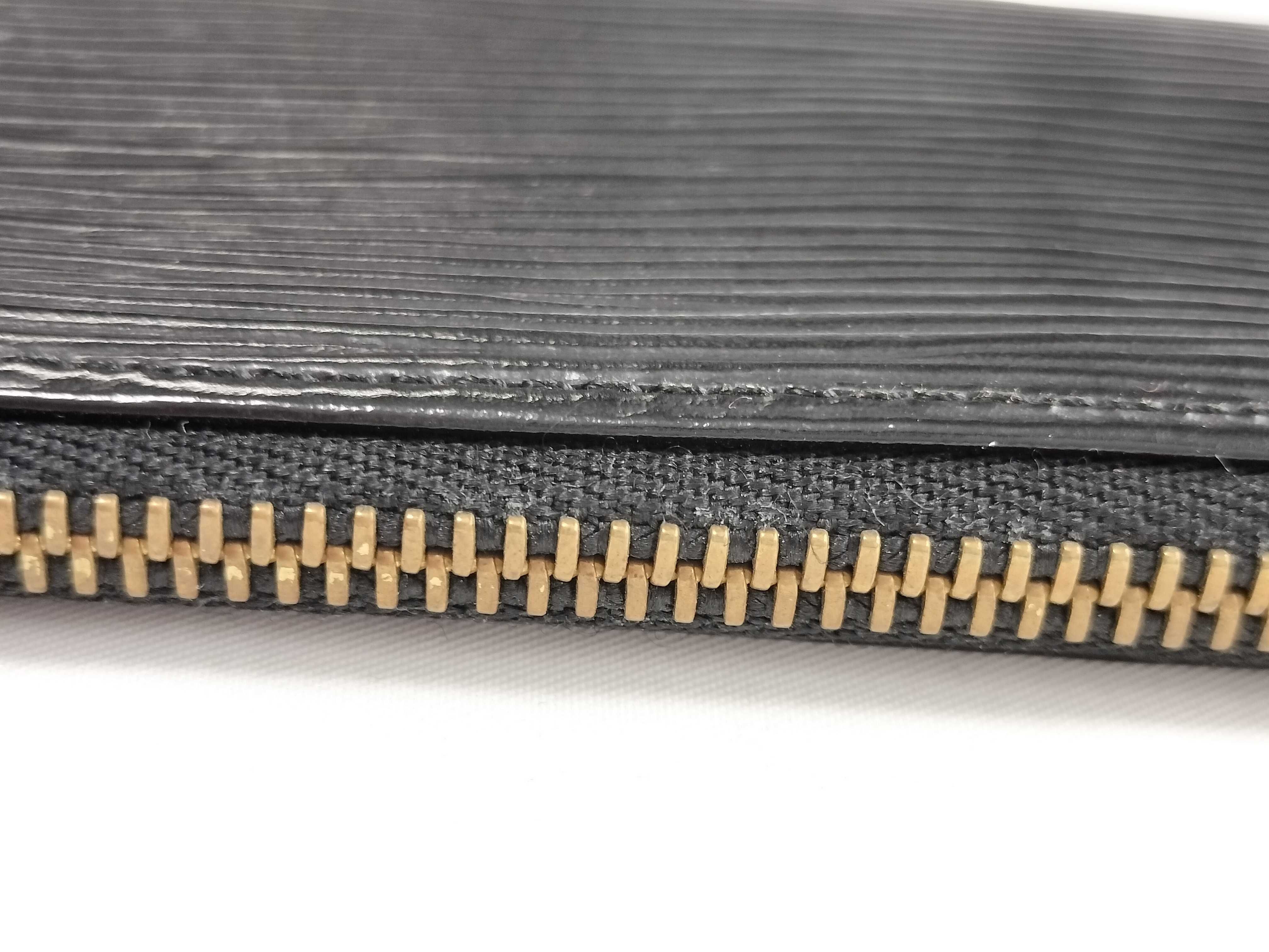 Epi Leather / Pochette Clé — view 8