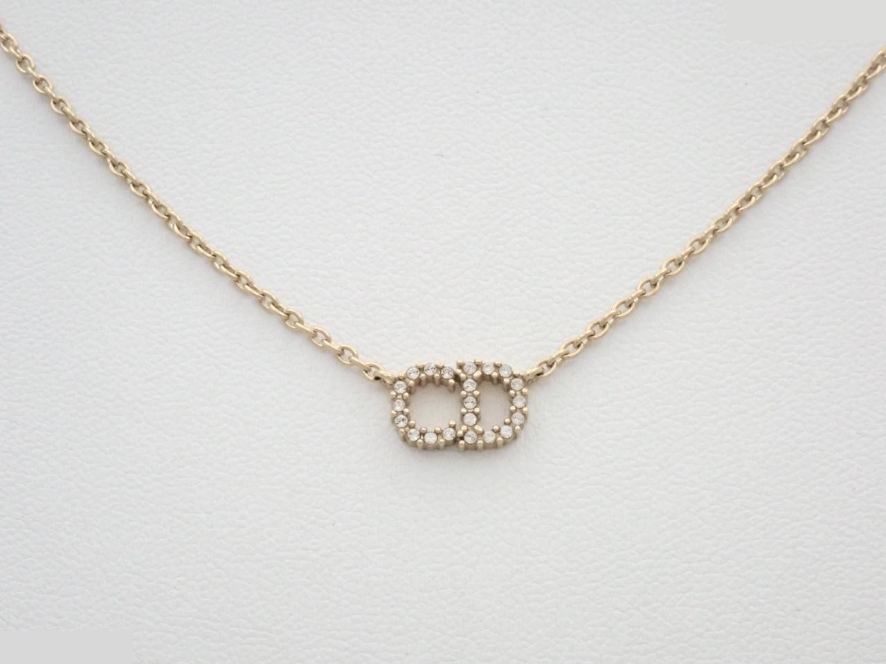 logo necklace/pendant, chain approximately 50cm
