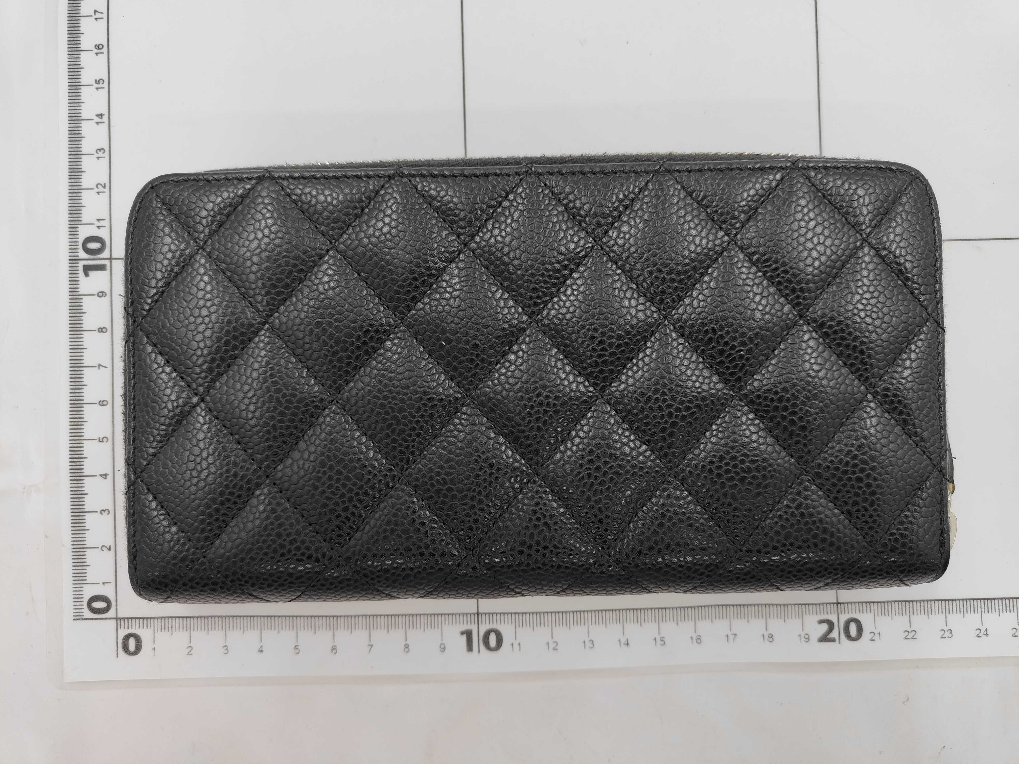 A50097 Matelassé Caviar Skin Round Zip Wallet — view 2