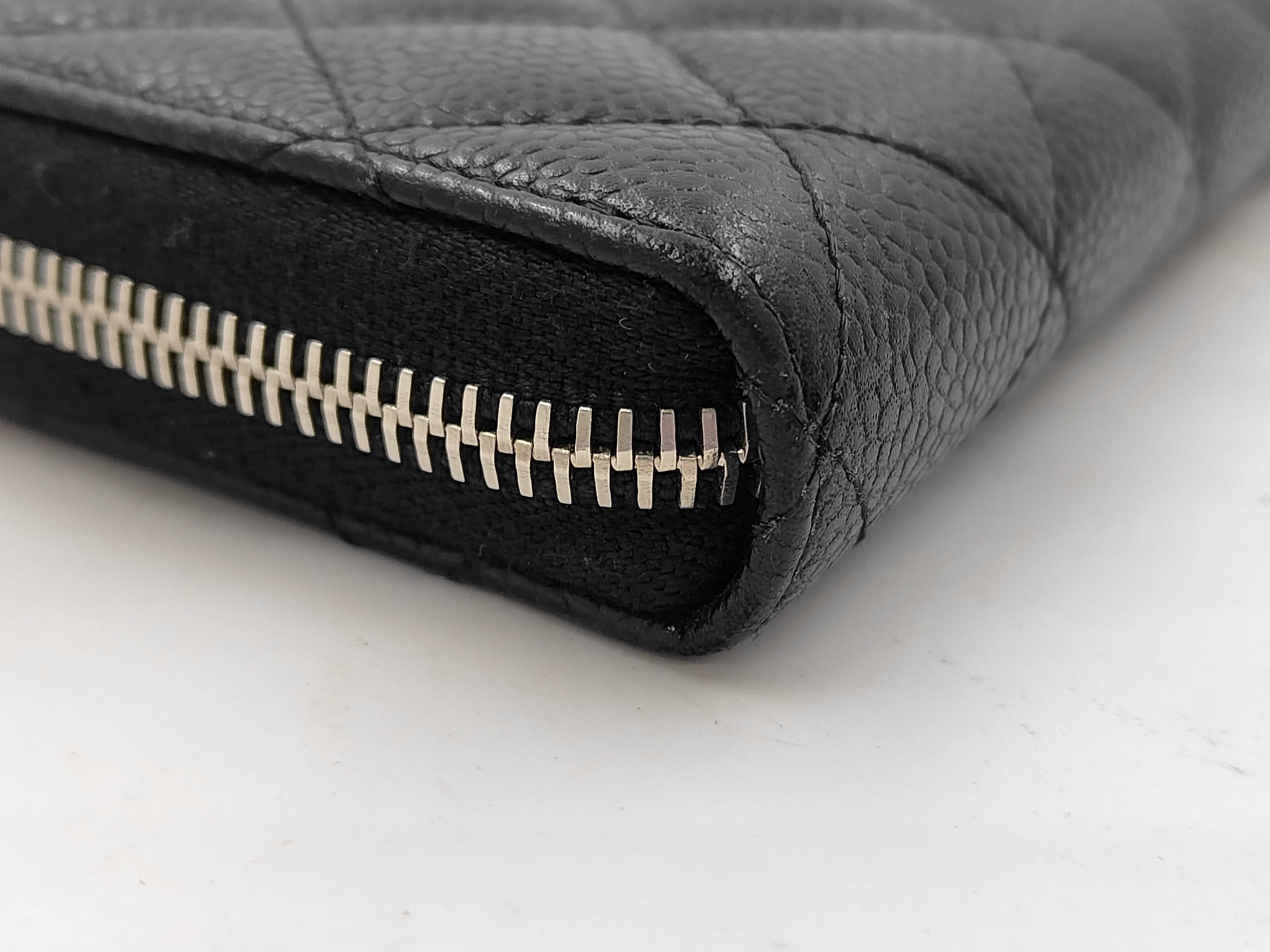 A50097 Matelassé Caviar Skin Round Zip Wallet — view 3