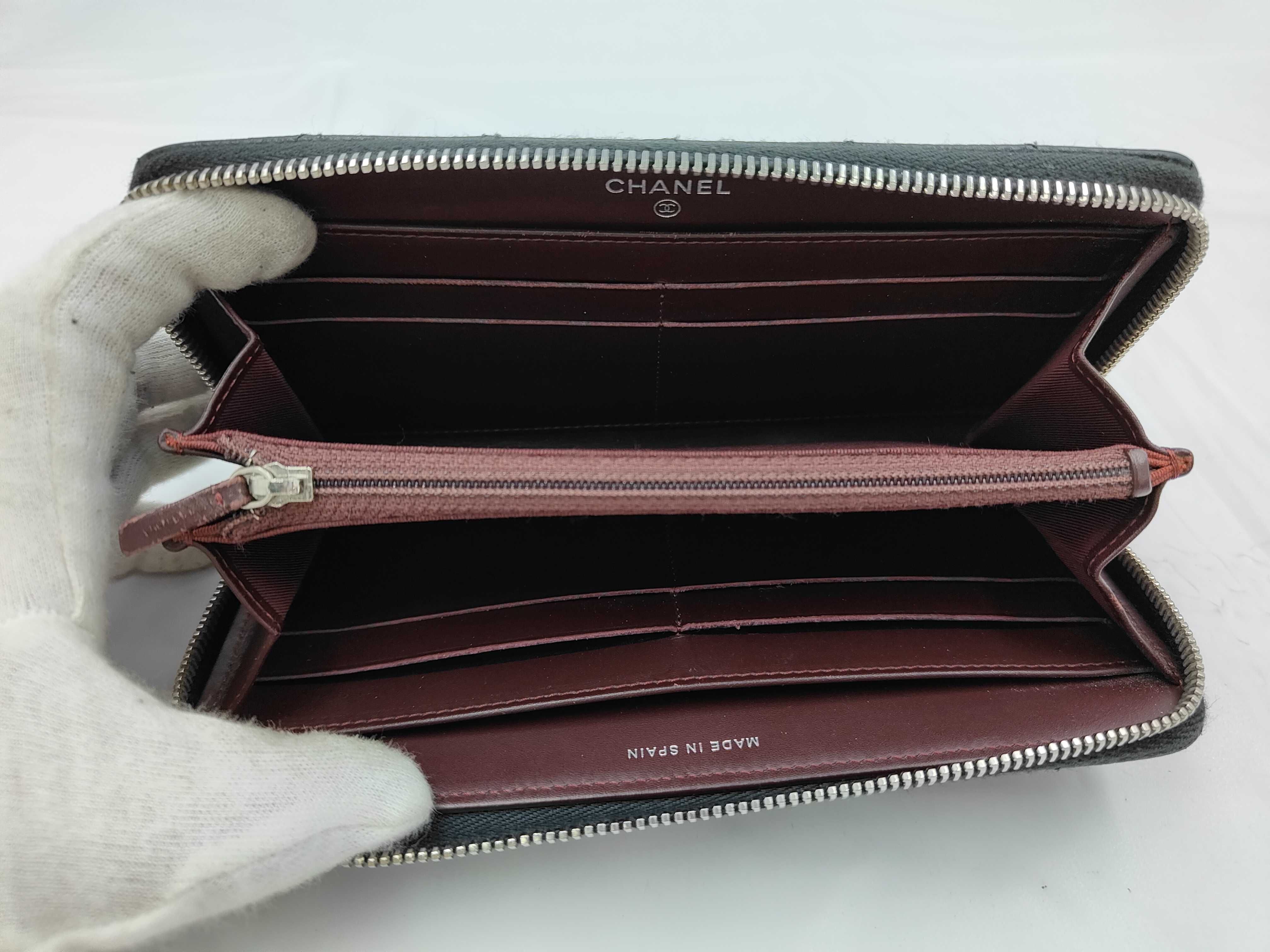 A50097 Matelassé Caviar Skin Round Zip Wallet — view 4