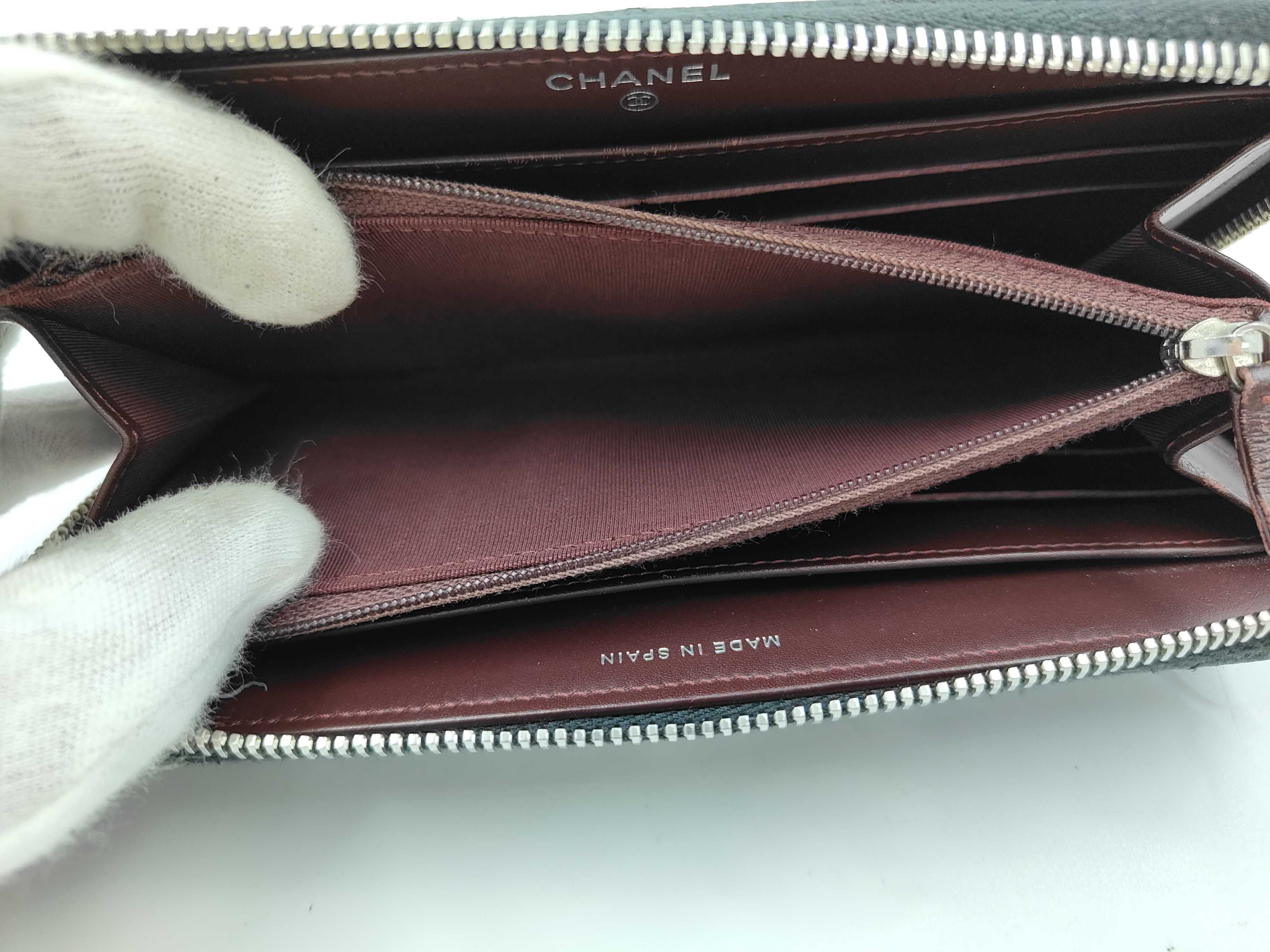 A50097 Matelassé Caviar Skin Round Zip Wallet — view 5