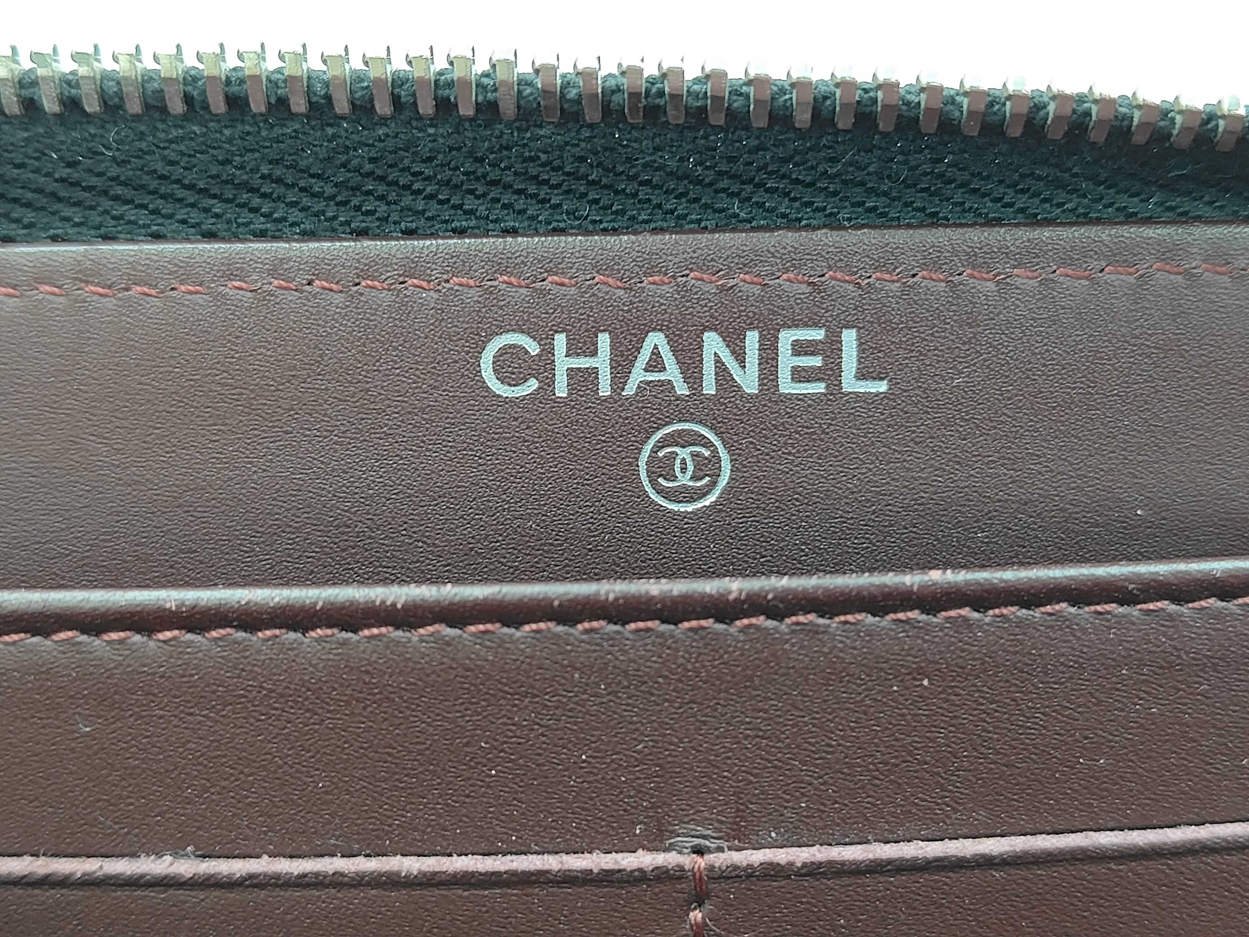 A50097 Matelassé Caviar Skin Round Zip Wallet — view 6