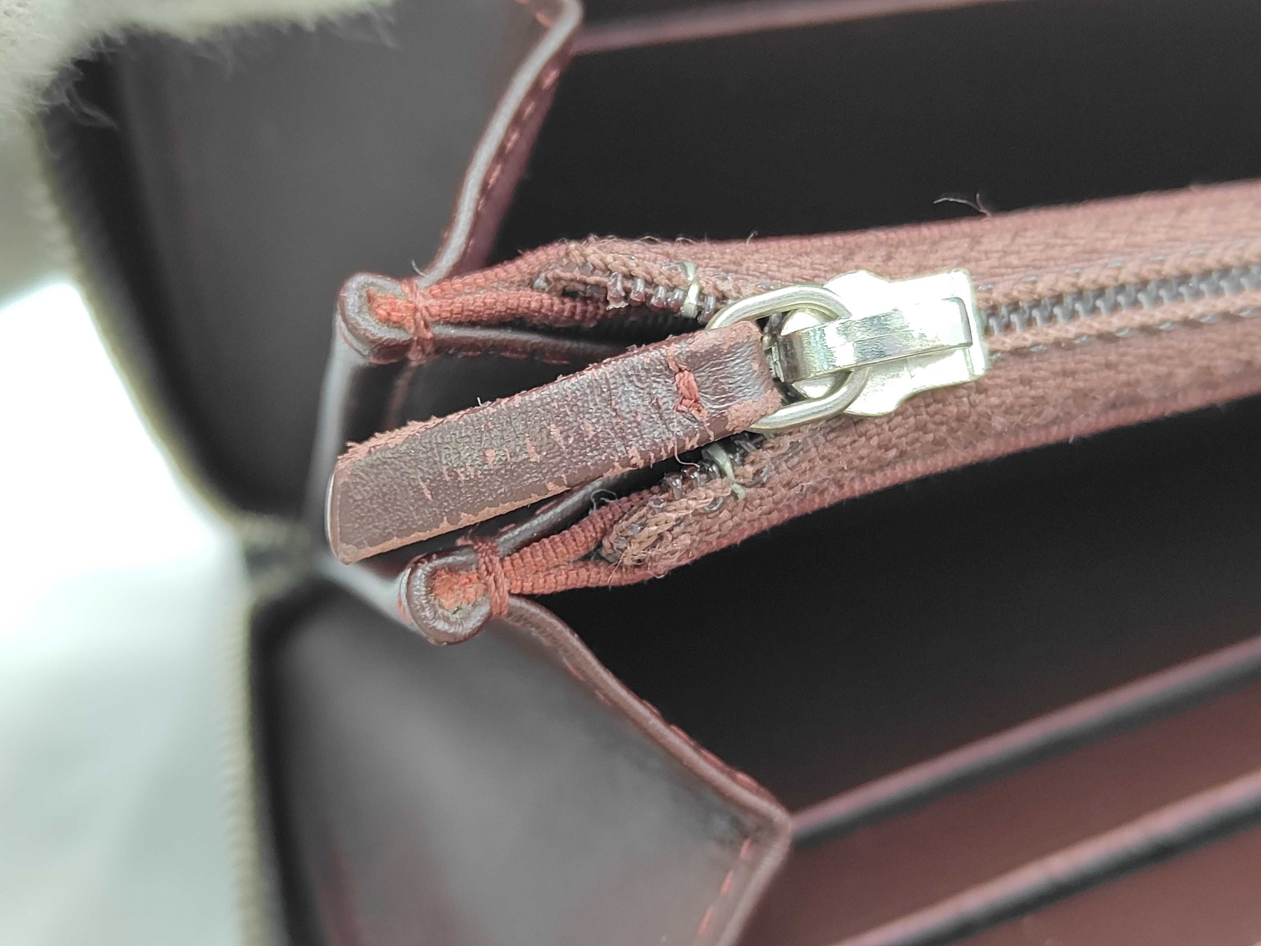 A50097 Matelassé Caviar Skin Round Zip Wallet — view 7