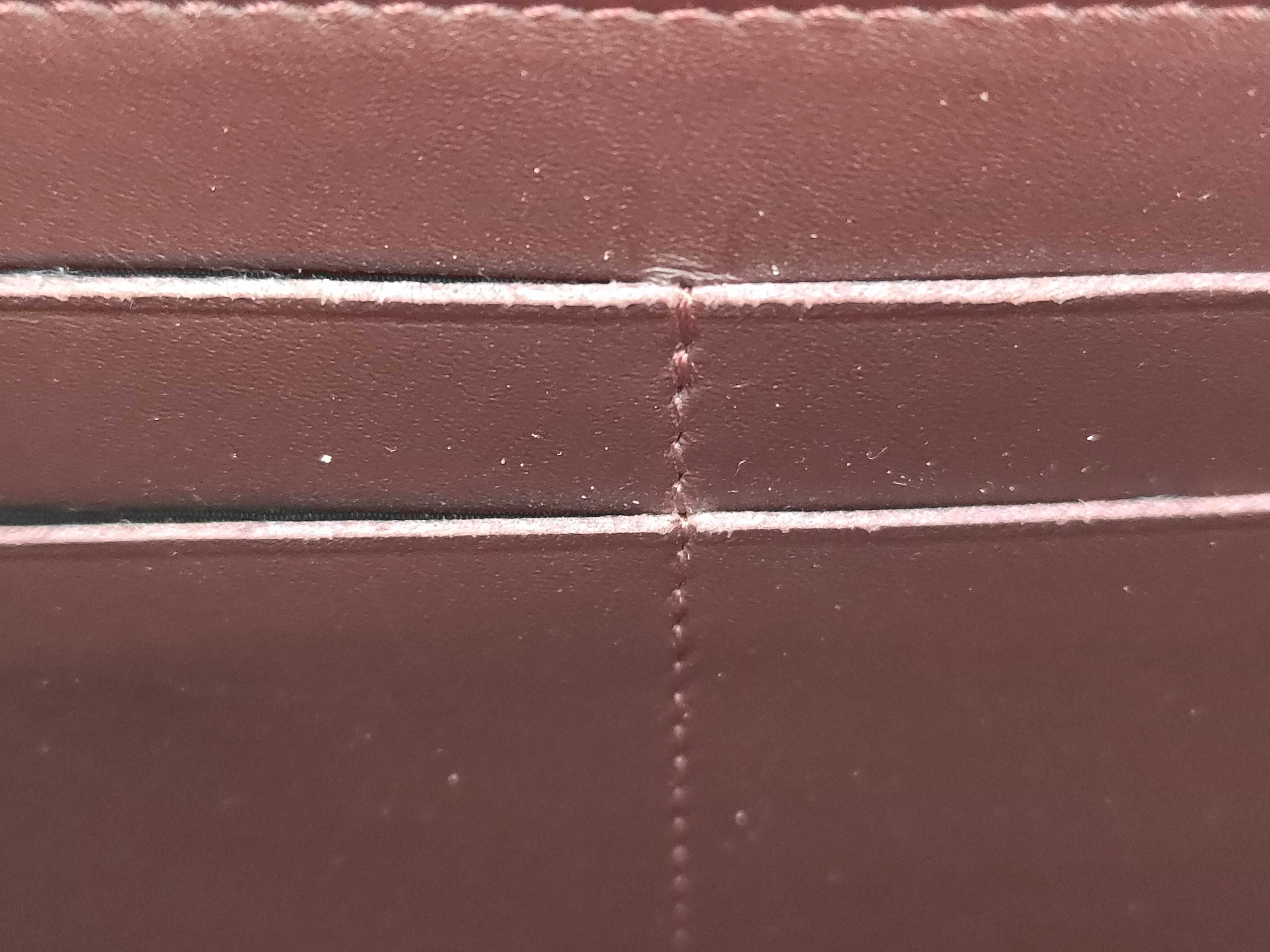 A50097 Matelassé Caviar Skin Round Zip Wallet — view 8