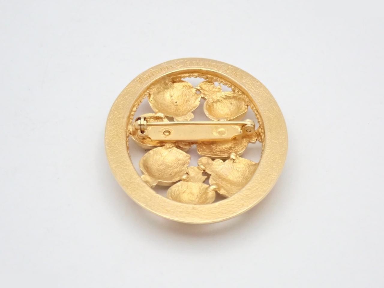 brooch — view 2