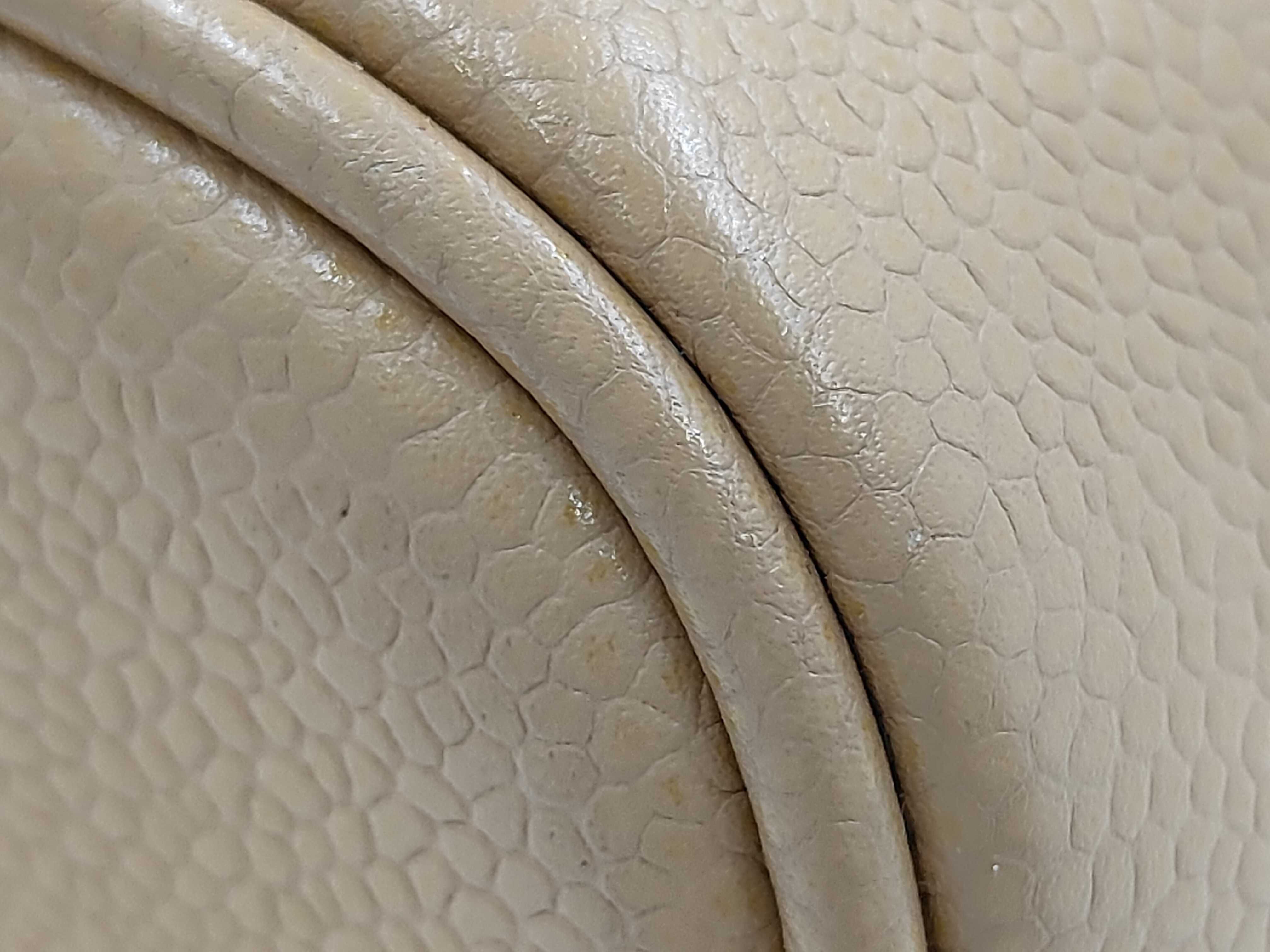 VN - Coco Mark Caviar Skin Vanity Bag Beige — view 4