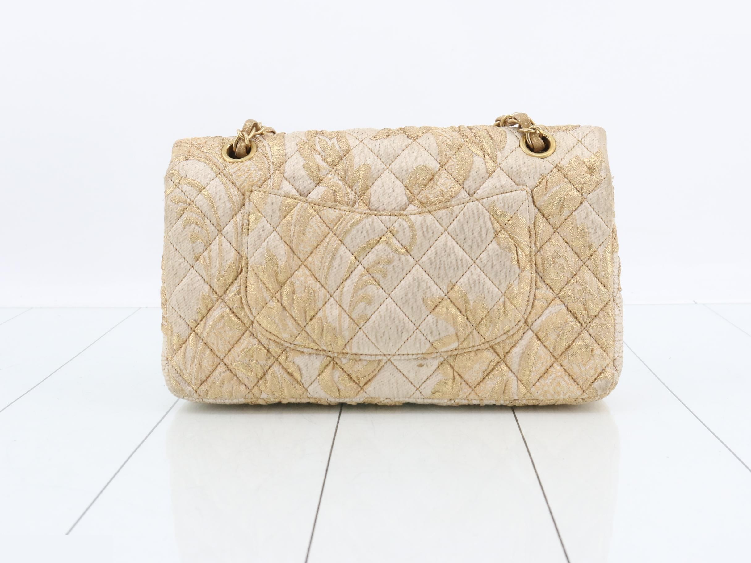 Double flap chain shoulder bag, floral pattern, beige jacquard. — view 2