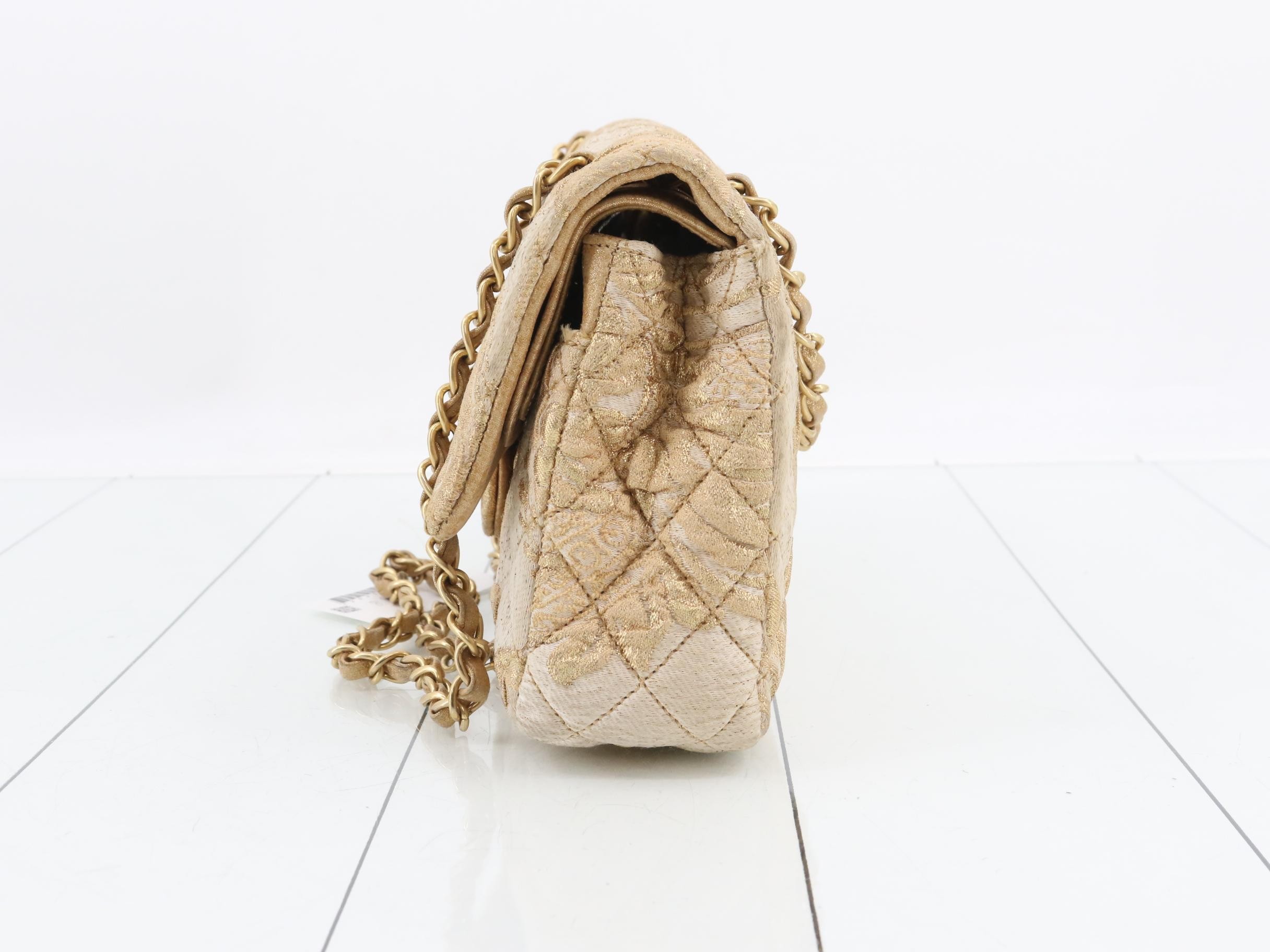 Double flap chain shoulder bag, floral pattern, beige jacquard. — view 3
