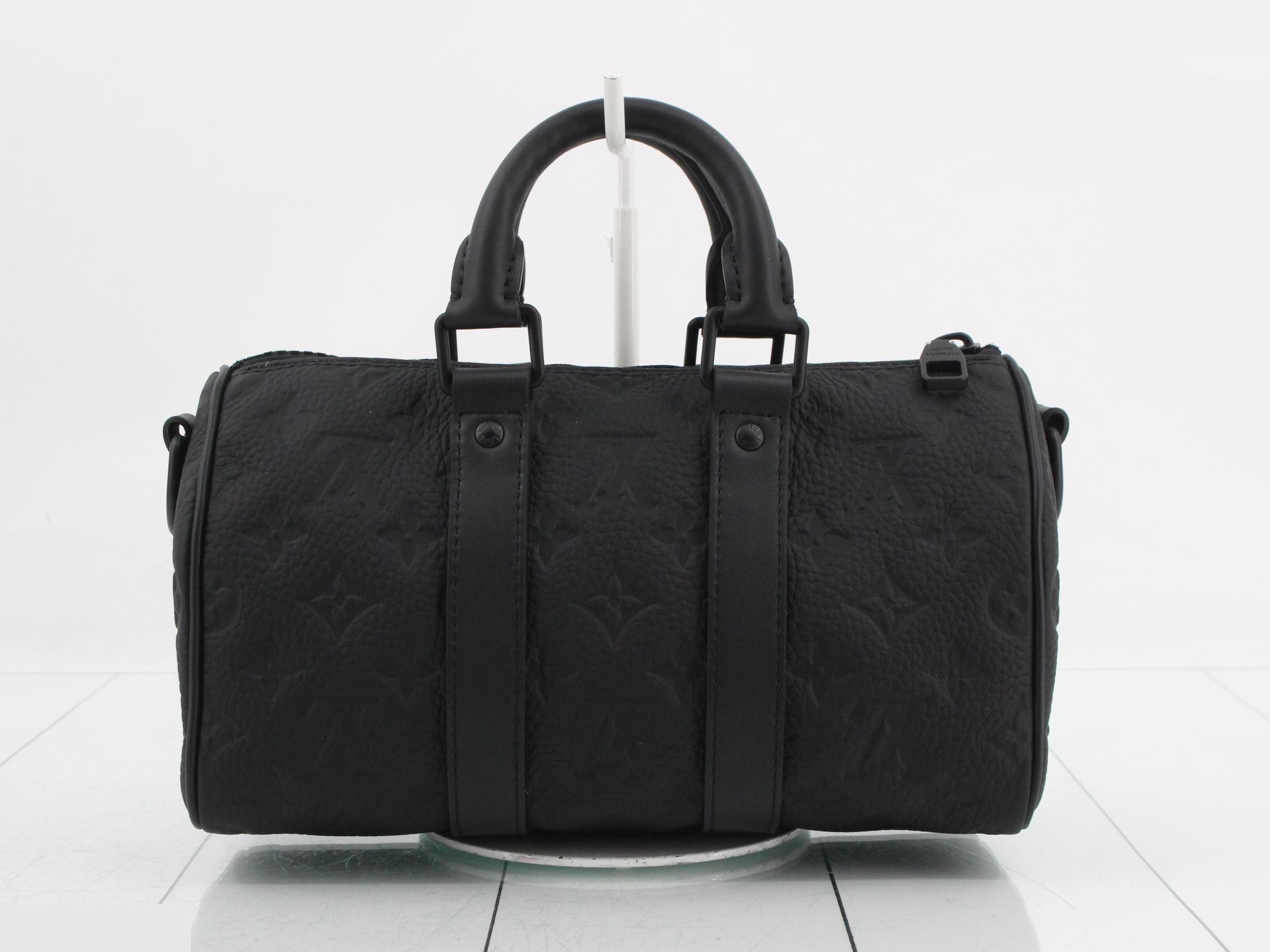 Monogram Taurillon Keepall Bandoulière 25 Noir IC Chip — view 2