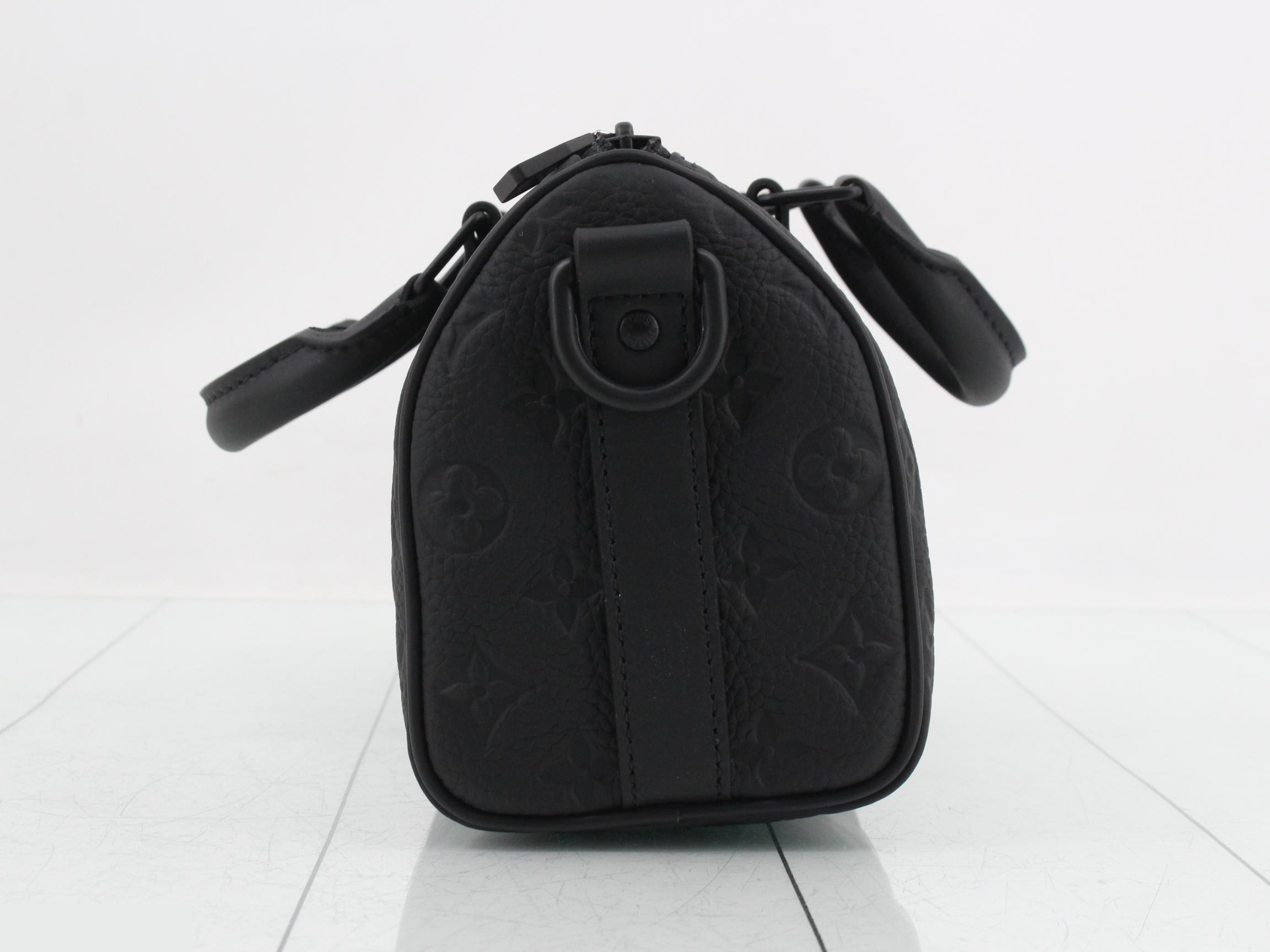 Monogram Taurillon Keepall Bandoulière 25 Noir IC Chip — view 4