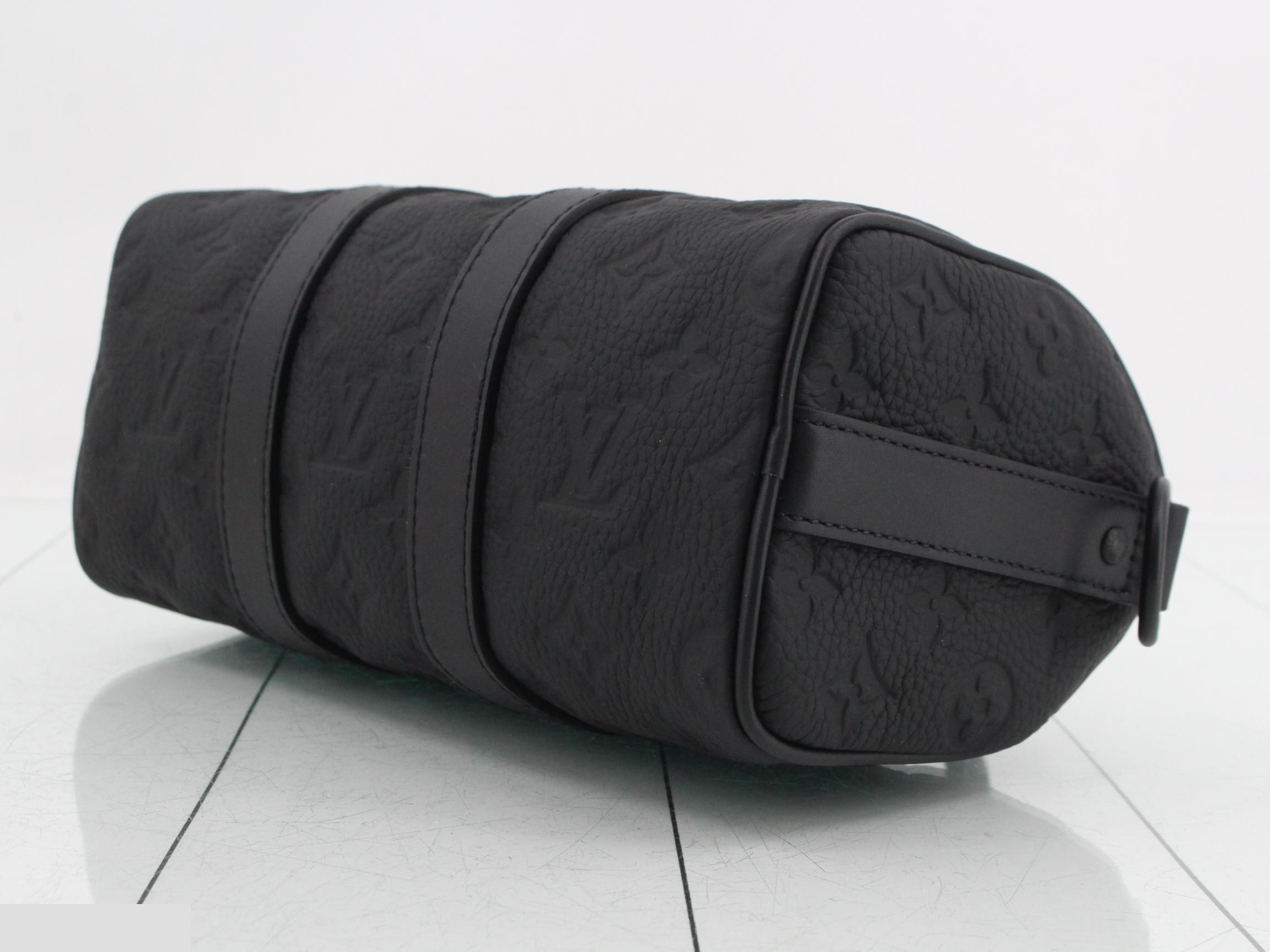 Monogram Taurillon Keepall Bandoulière 25 Noir IC Chip — view 6