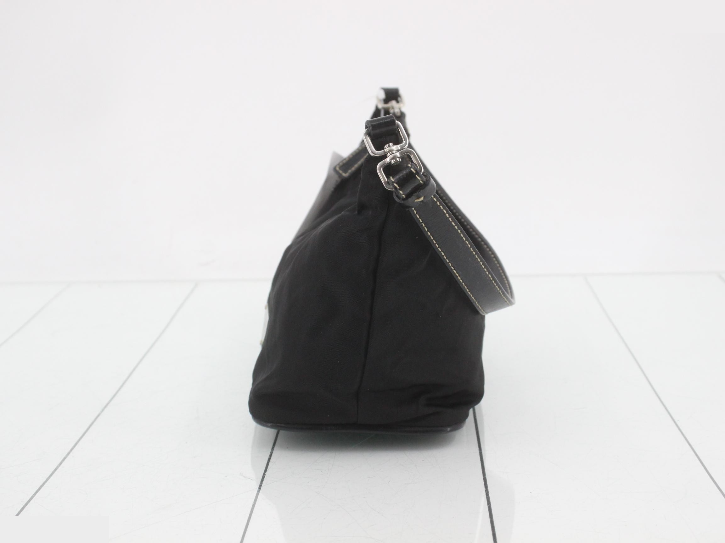 Triangle logo Tessuto nylon handbag (Nero color) — view 3