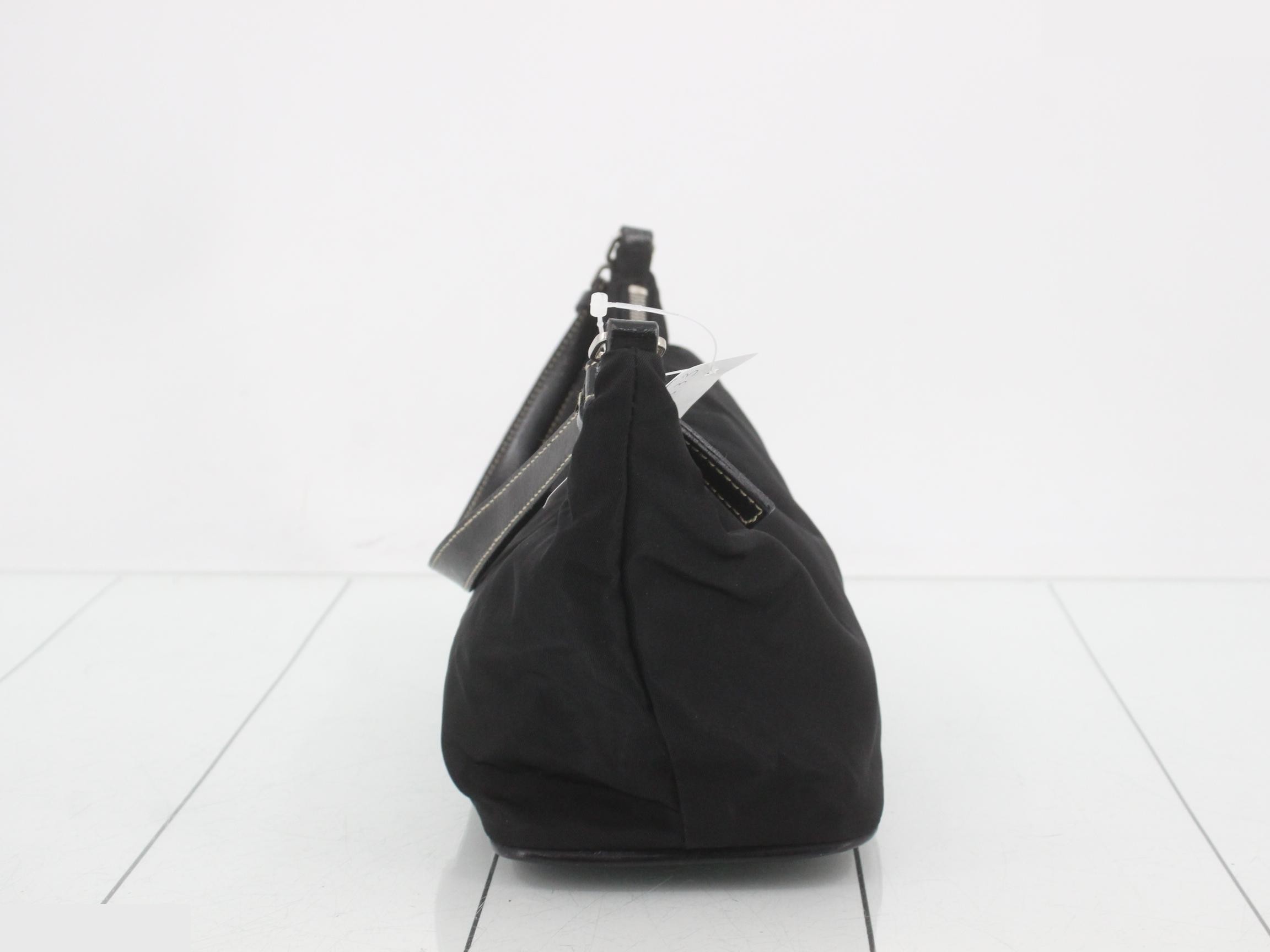 Triangle logo Tessuto nylon handbag (Nero color) — view 4