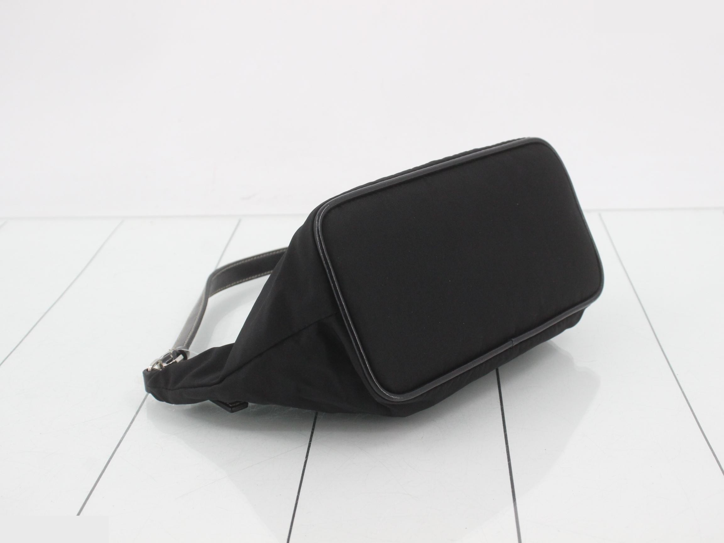 Triangle logo Tessuto nylon handbag (Nero color) — view 5