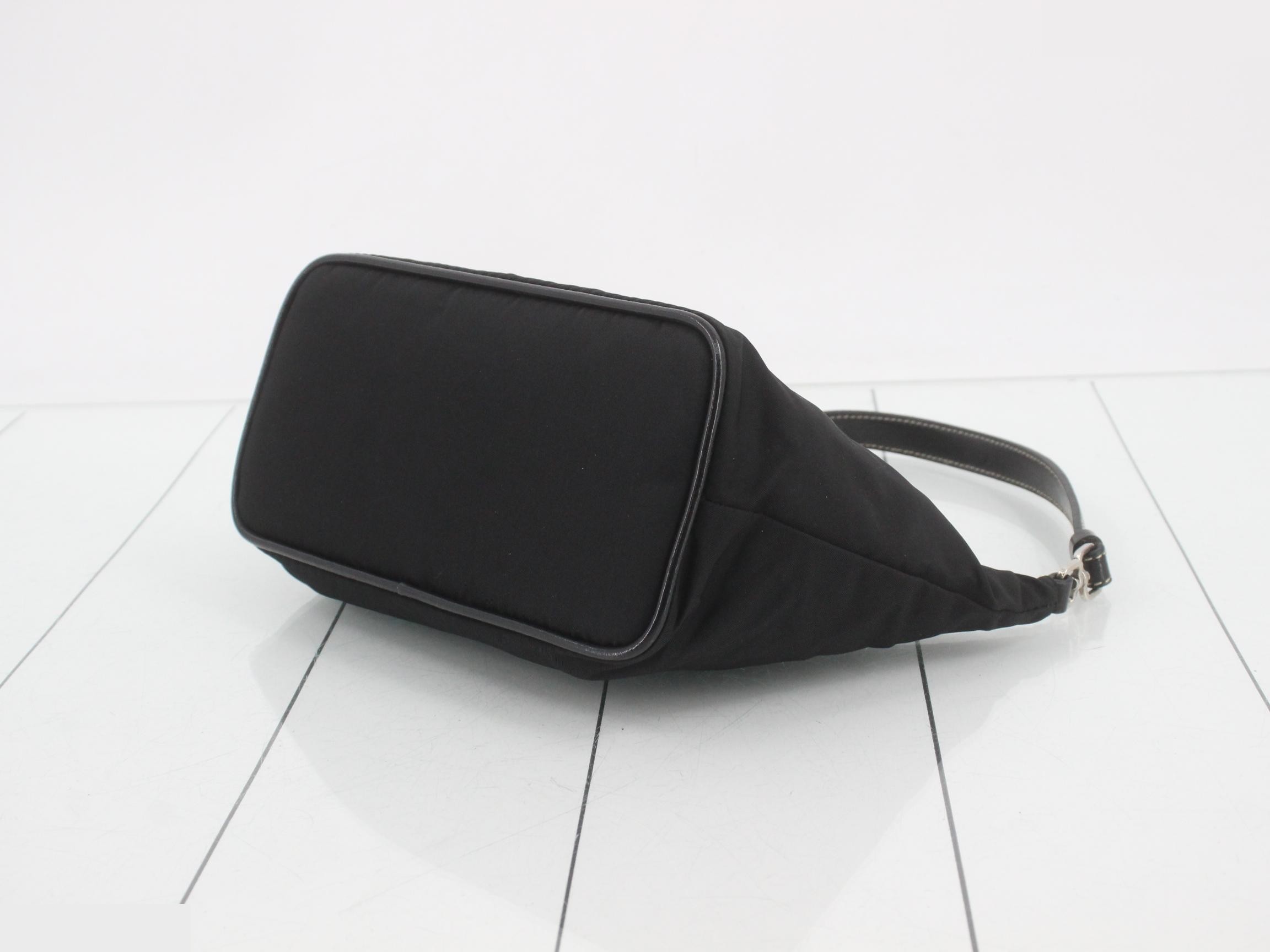 Triangle logo Tessuto nylon handbag (Nero color) — view 6