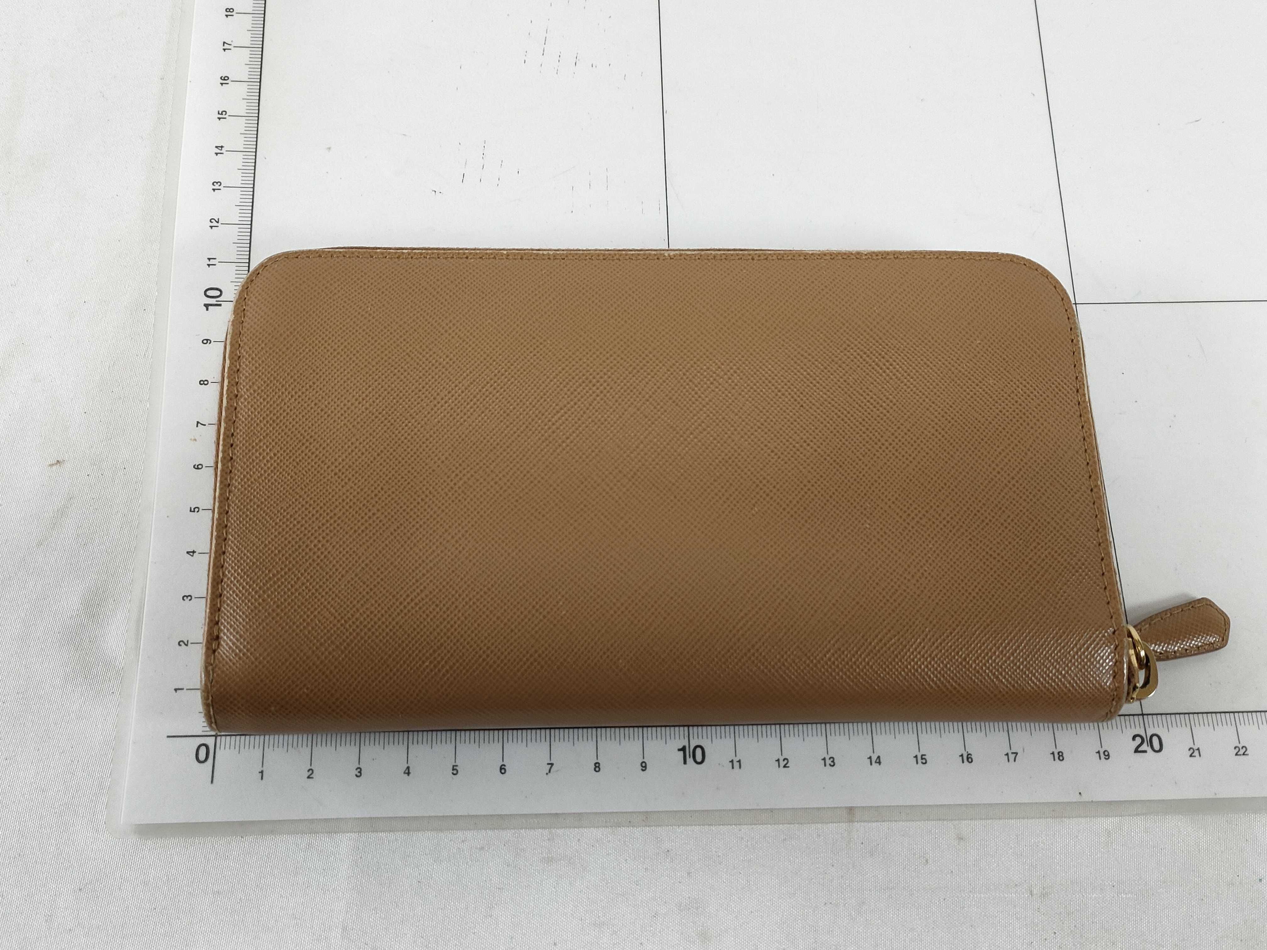 wallet — view 2