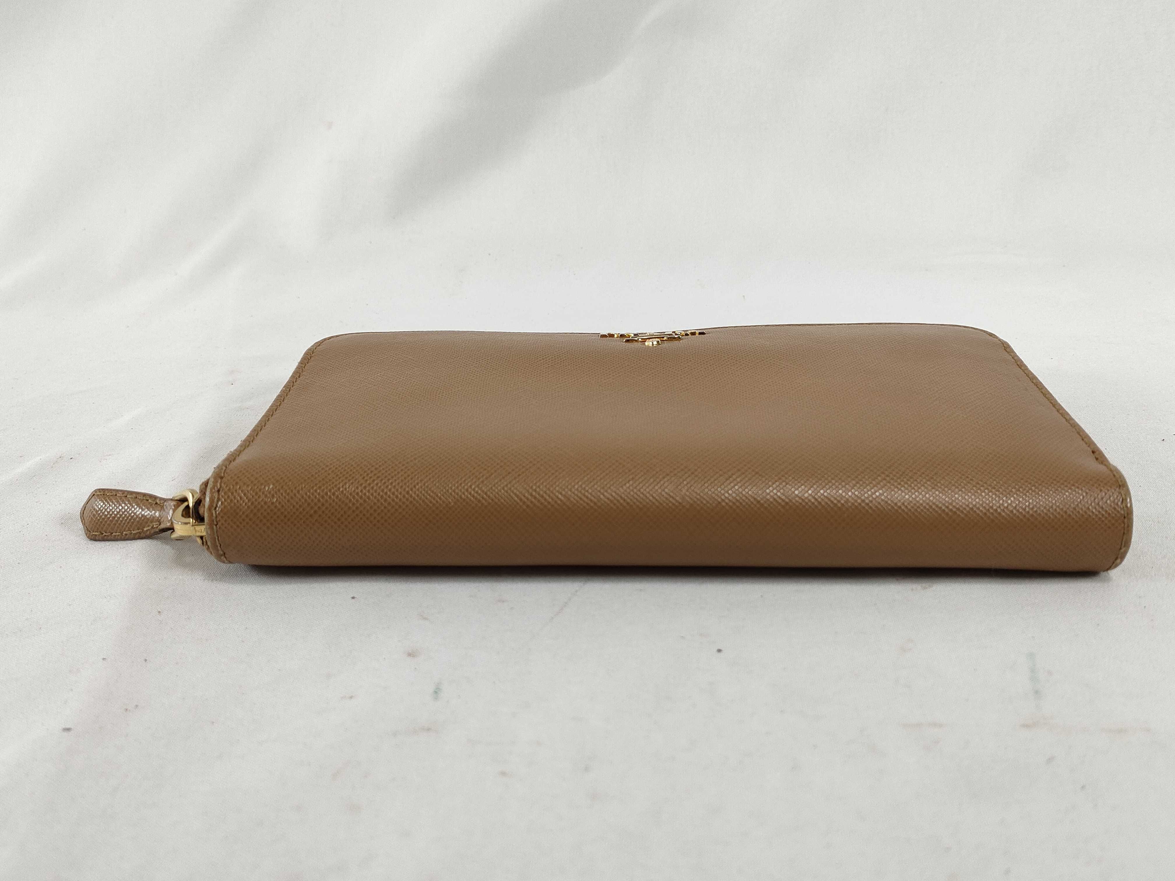 wallet — view 3