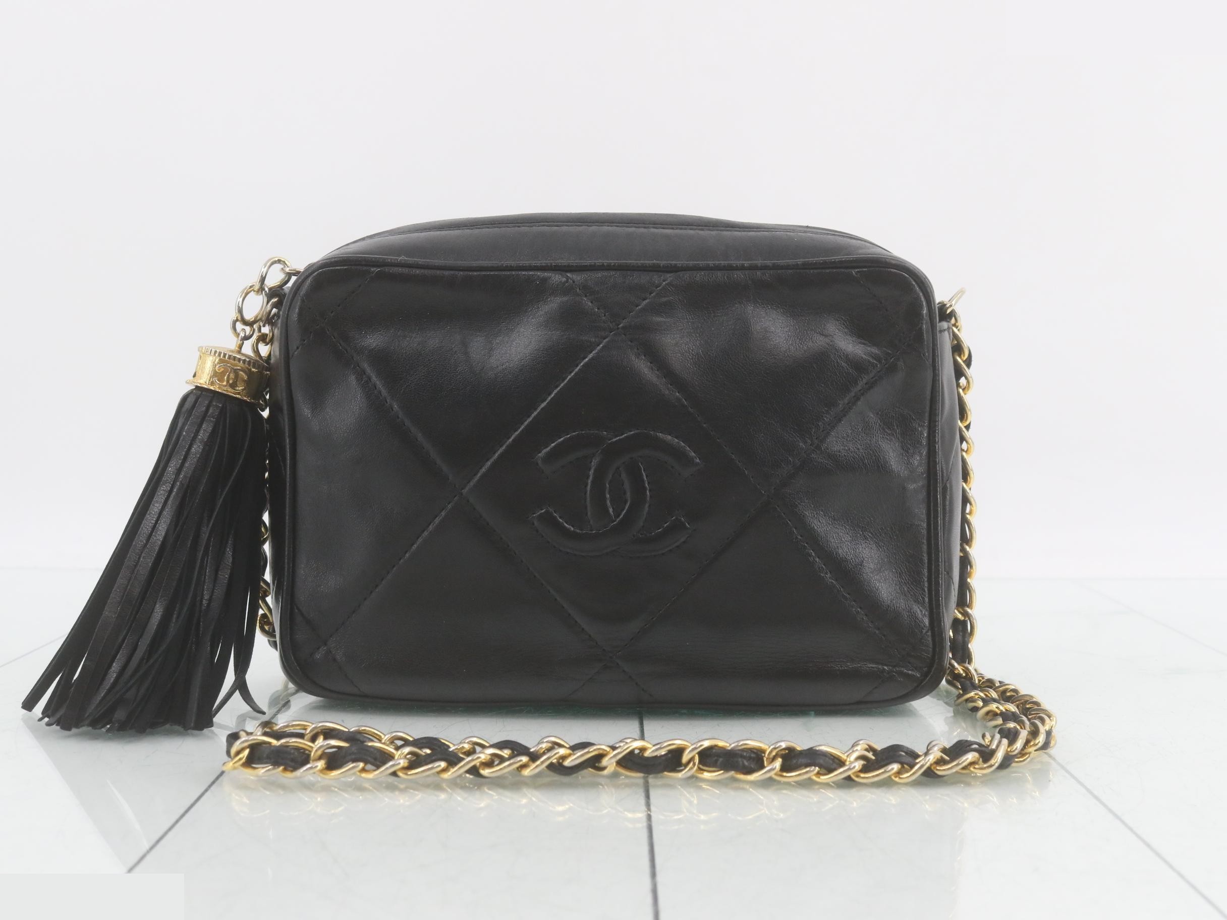 Matelassé (Bag) - Chain Shoulder Bag - Leather - Coco Mark - Black