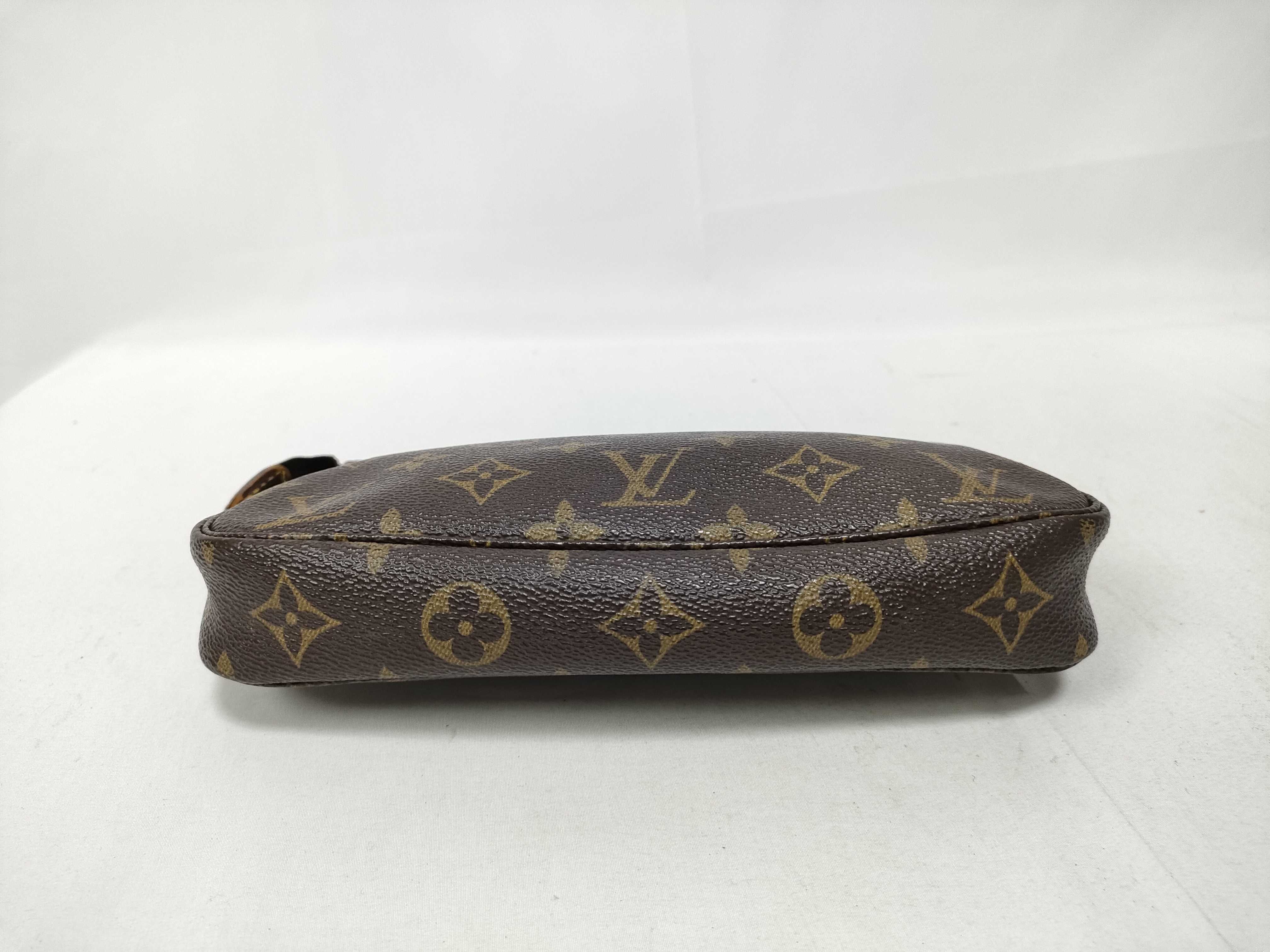 Monogram Louis Vuitton Monogram Pouch Pochette Accessoires M51980 Pouch — view 3
