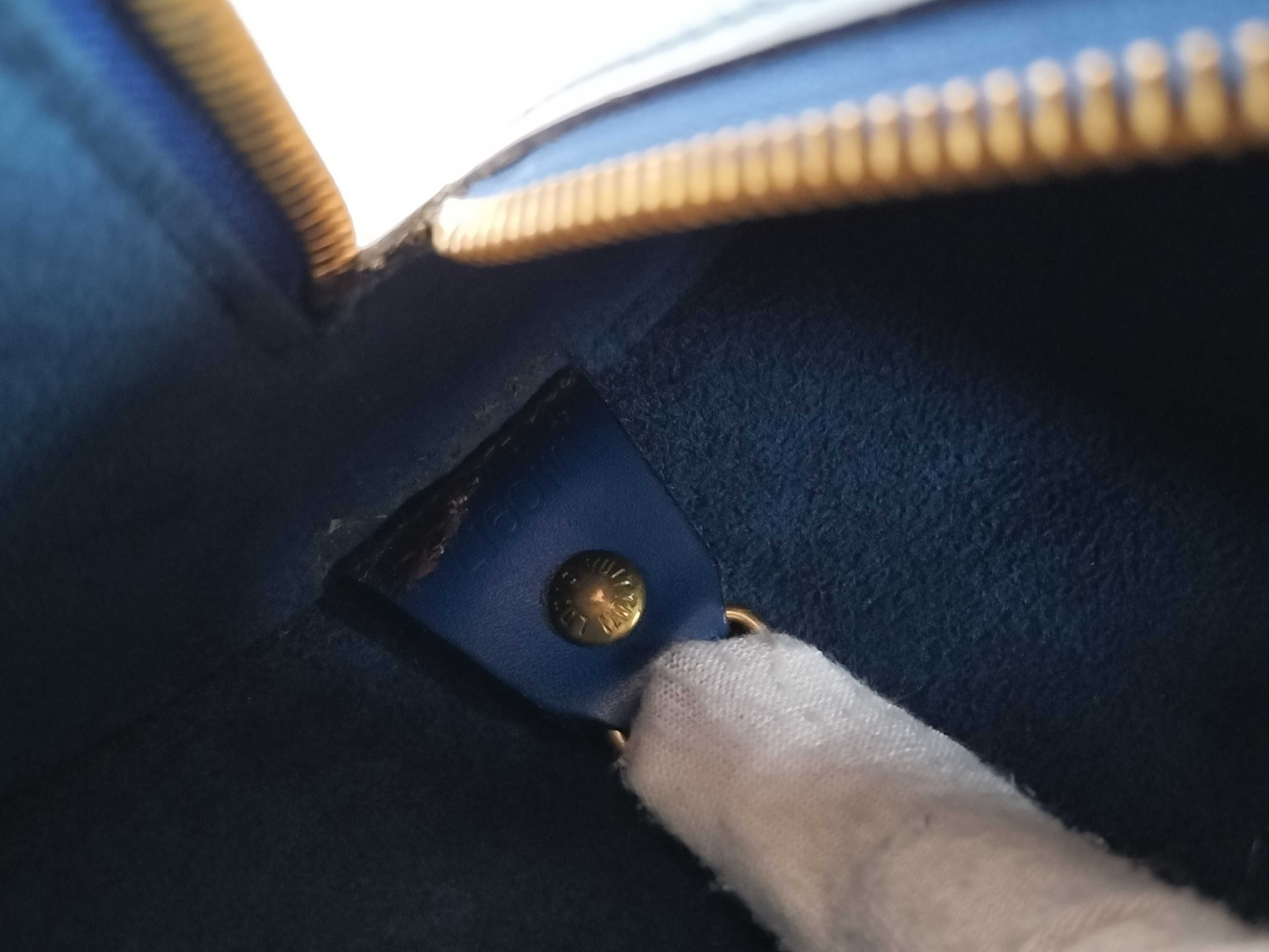 Epi Louis Vuitton Epi Soufflot Handbag with Pouch — view 13