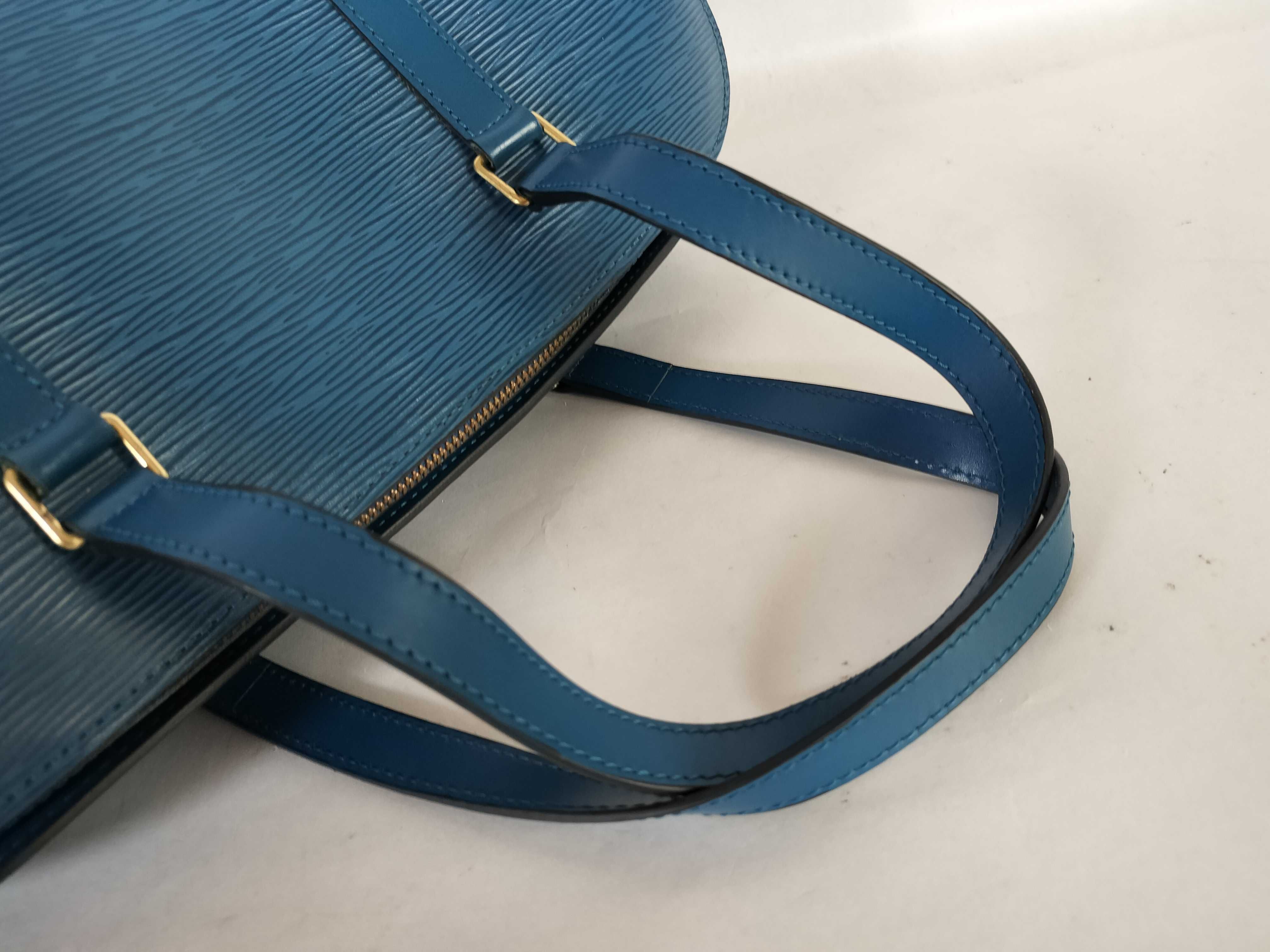 Epi Louis Vuitton Epi Soufflot Handbag with Pouch — view 3