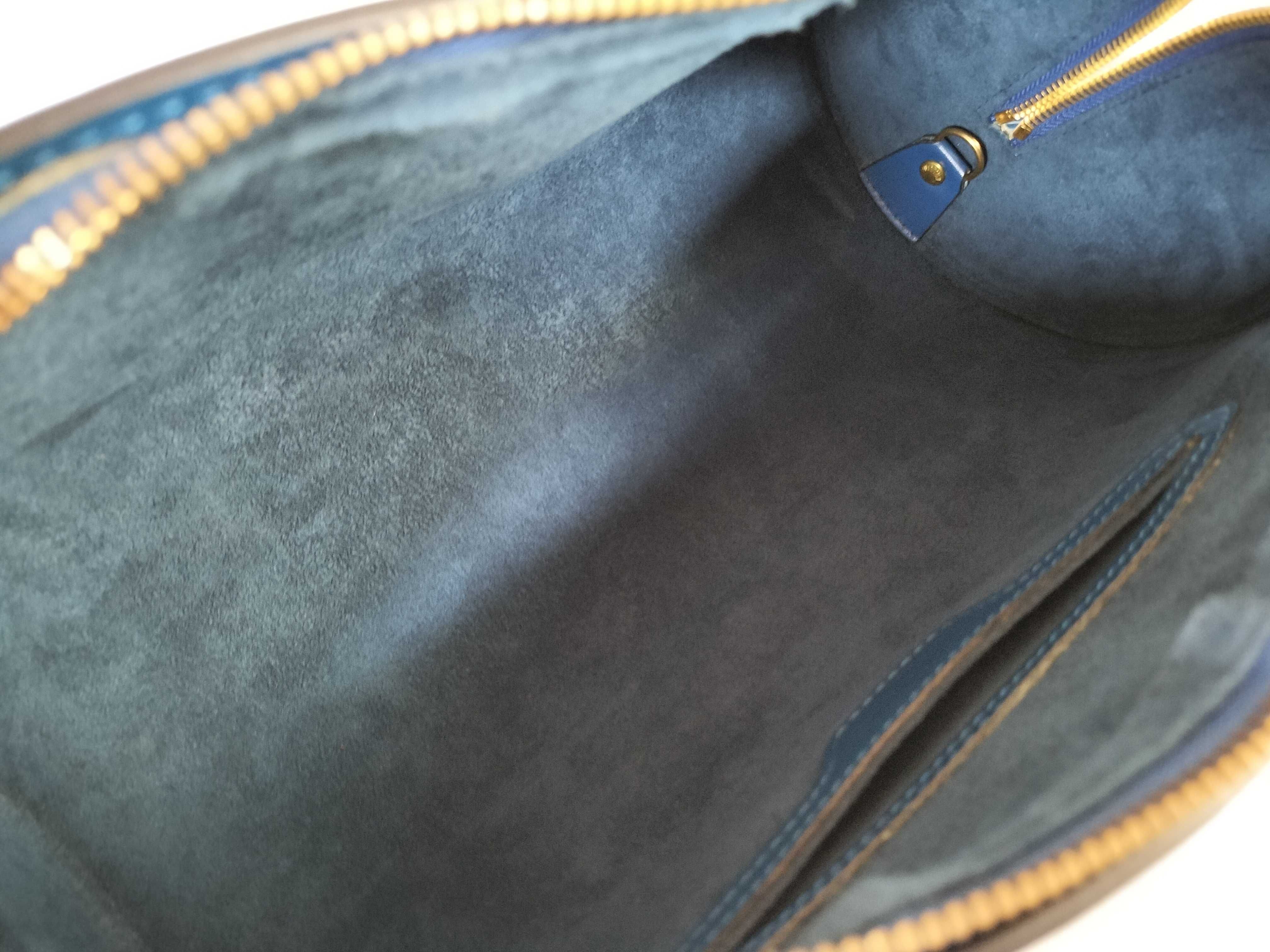 Epi Louis Vuitton Epi Soufflot Handbag with Pouch — view 10