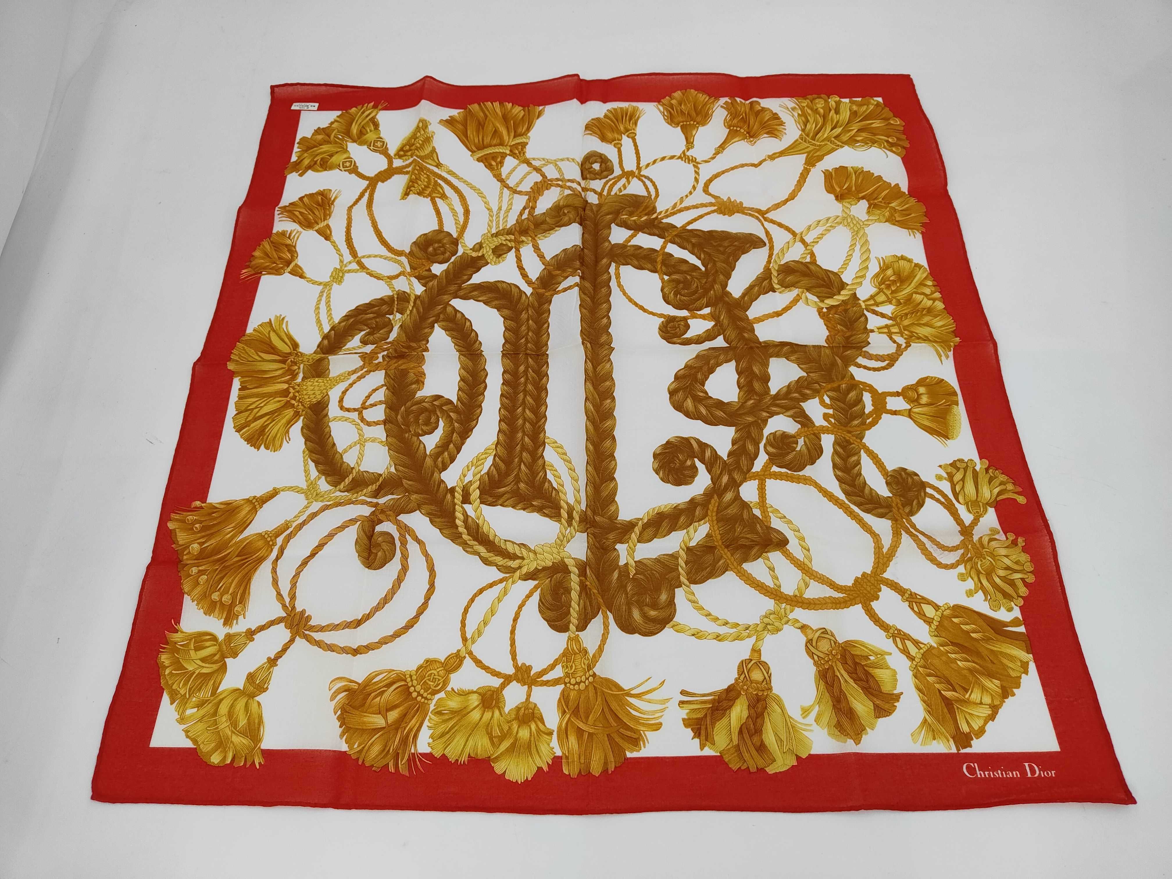handkerchief scarf with emblem motif and tassel in gold and red. Other accessories.
