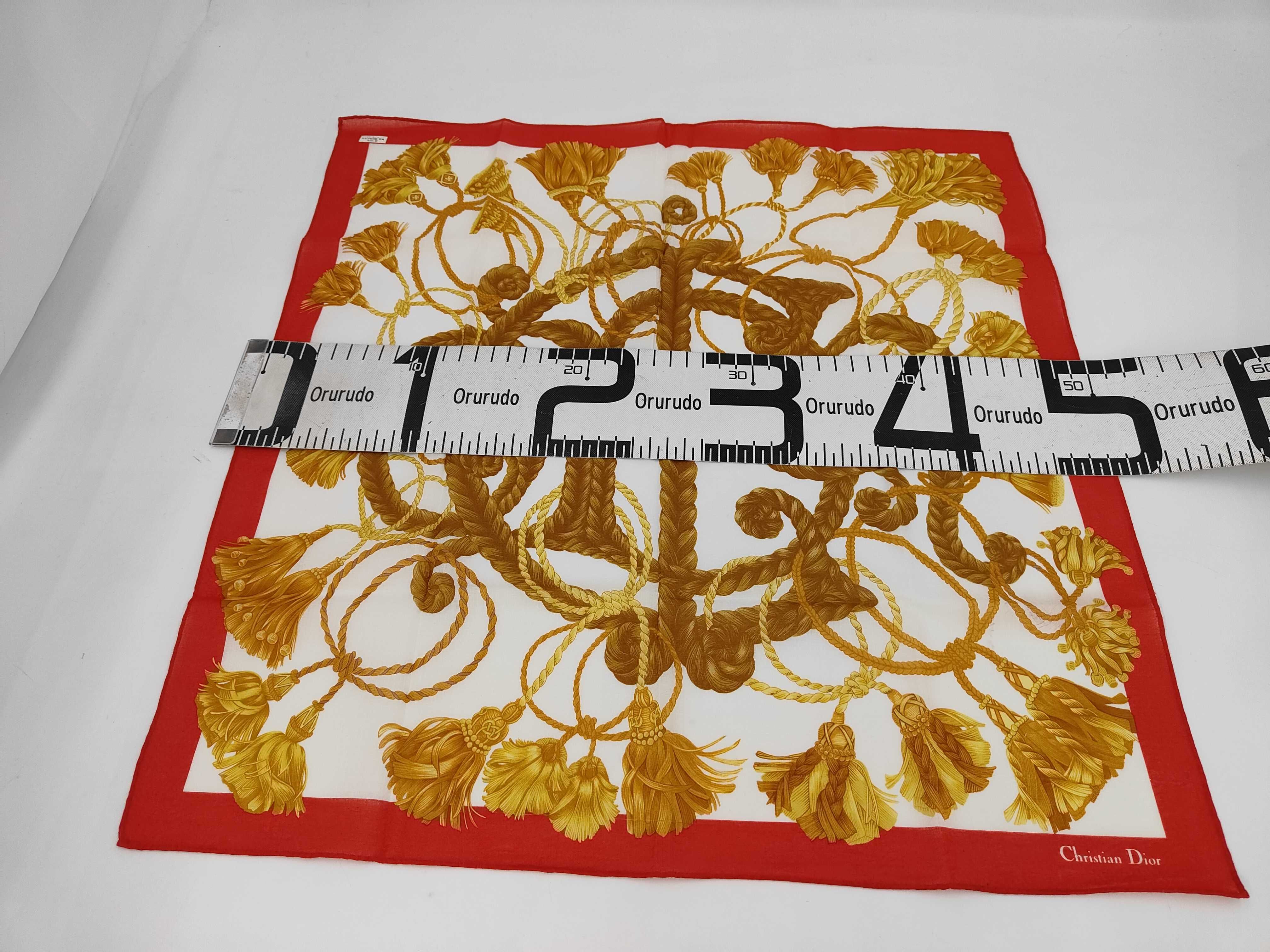 handkerchief scarf with emblem motif and tassel in gold and red. Other accessories. — view 2