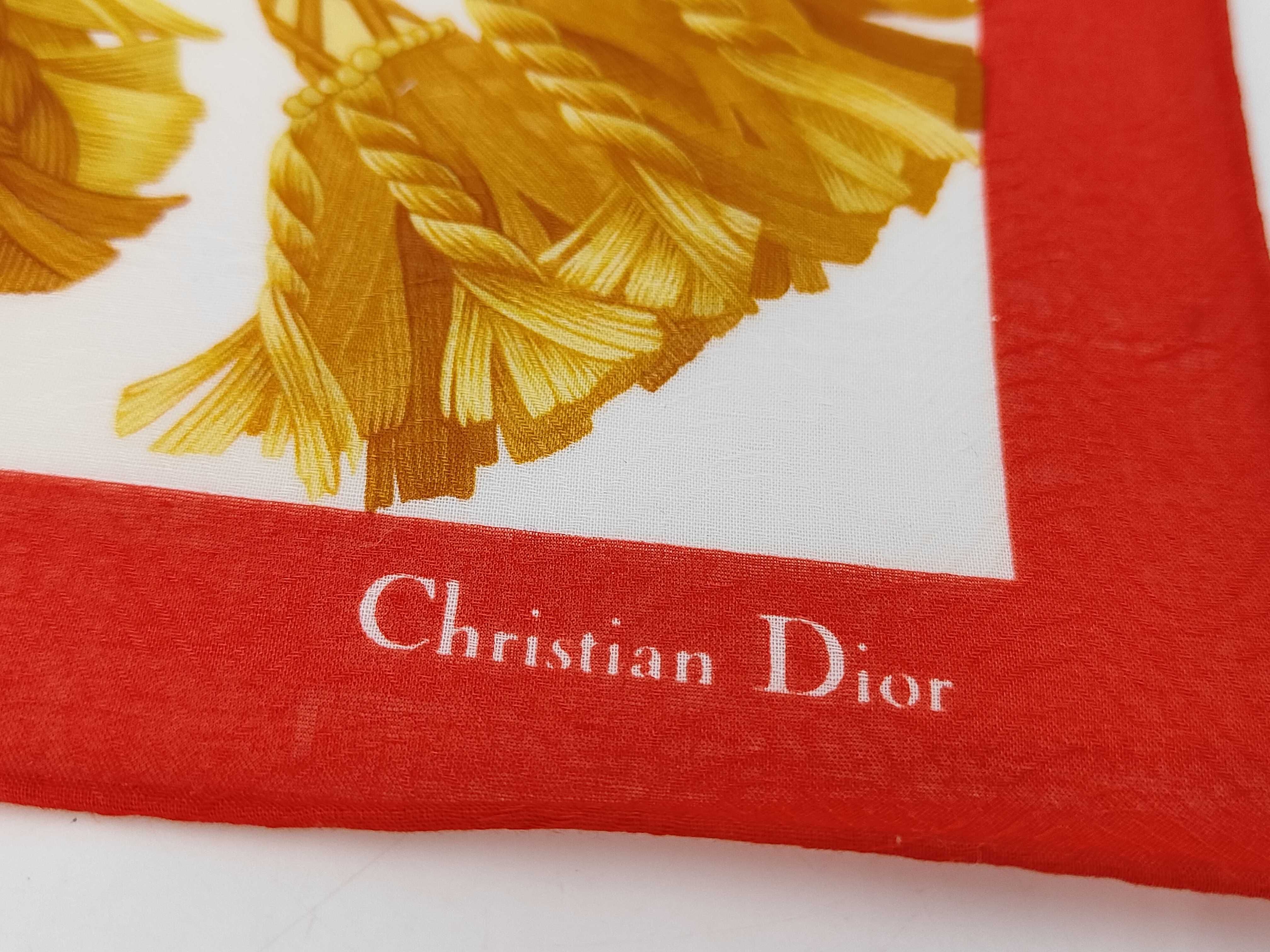 handkerchief scarf with emblem motif and tassel in gold and red. Other accessories. — view 3