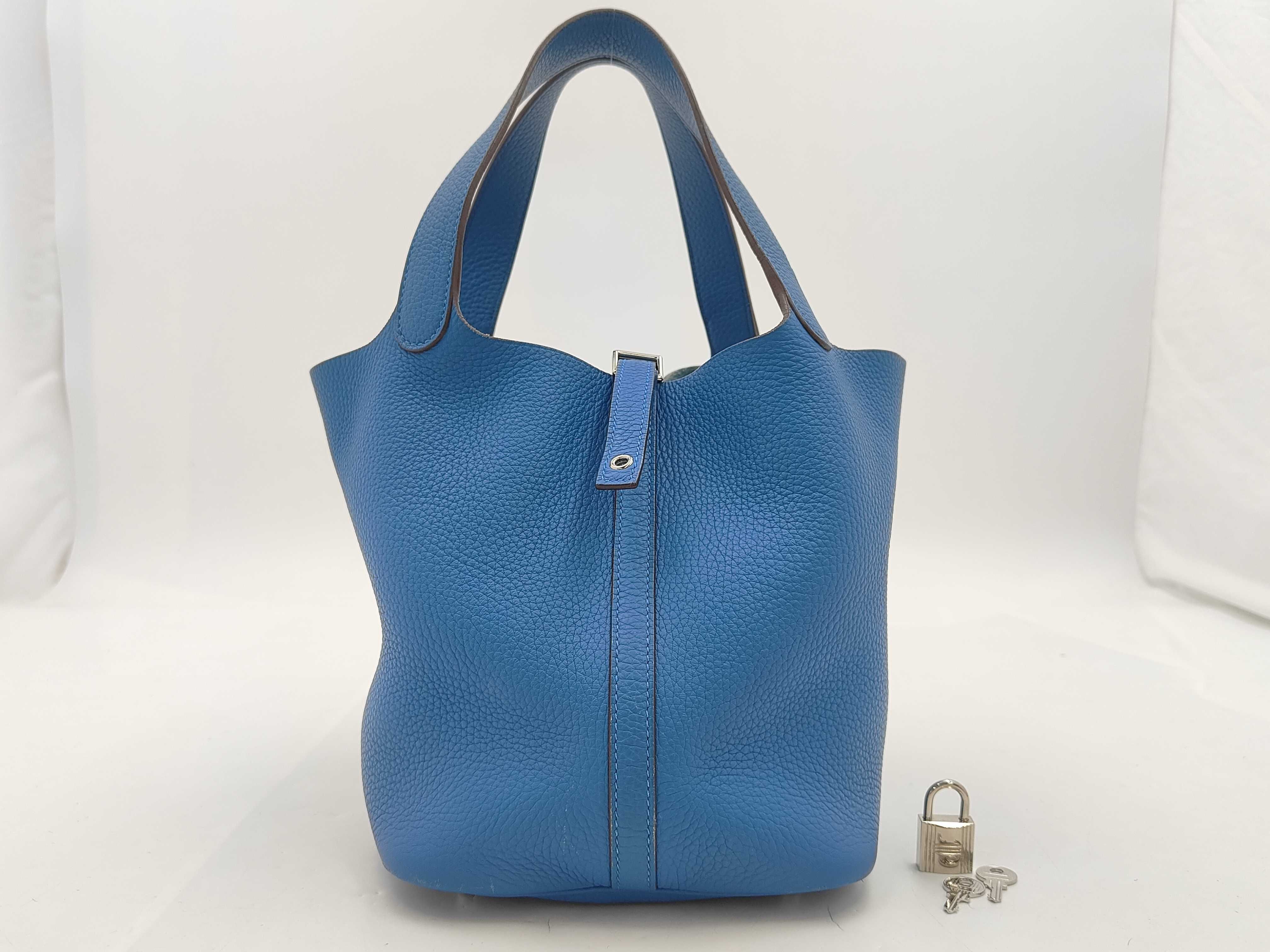 Picotin Lock MM Taurillon Mykonos O stamp handbag