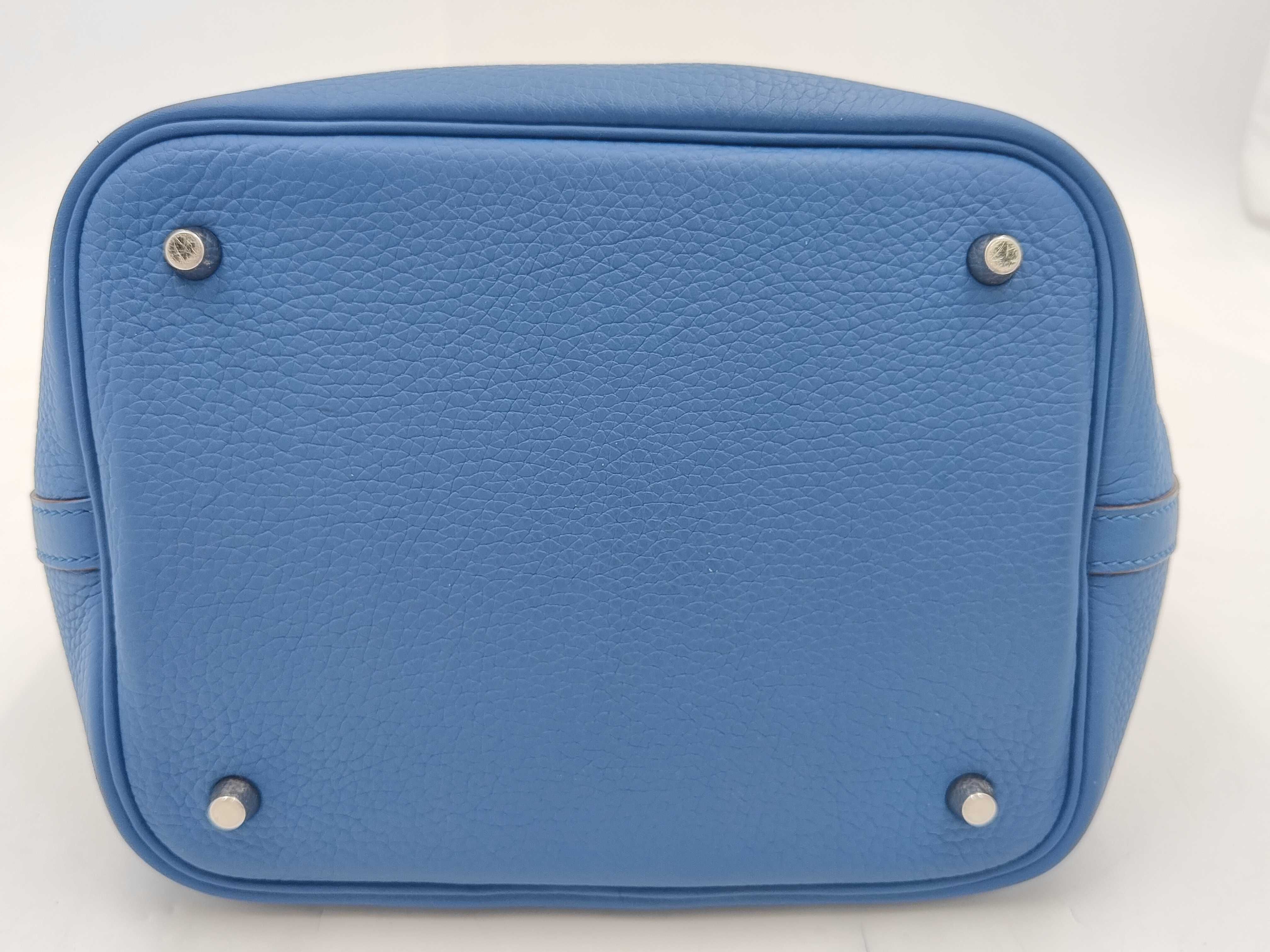Picotin Lock MM Taurillon Mykonos O stamp handbag — view 3