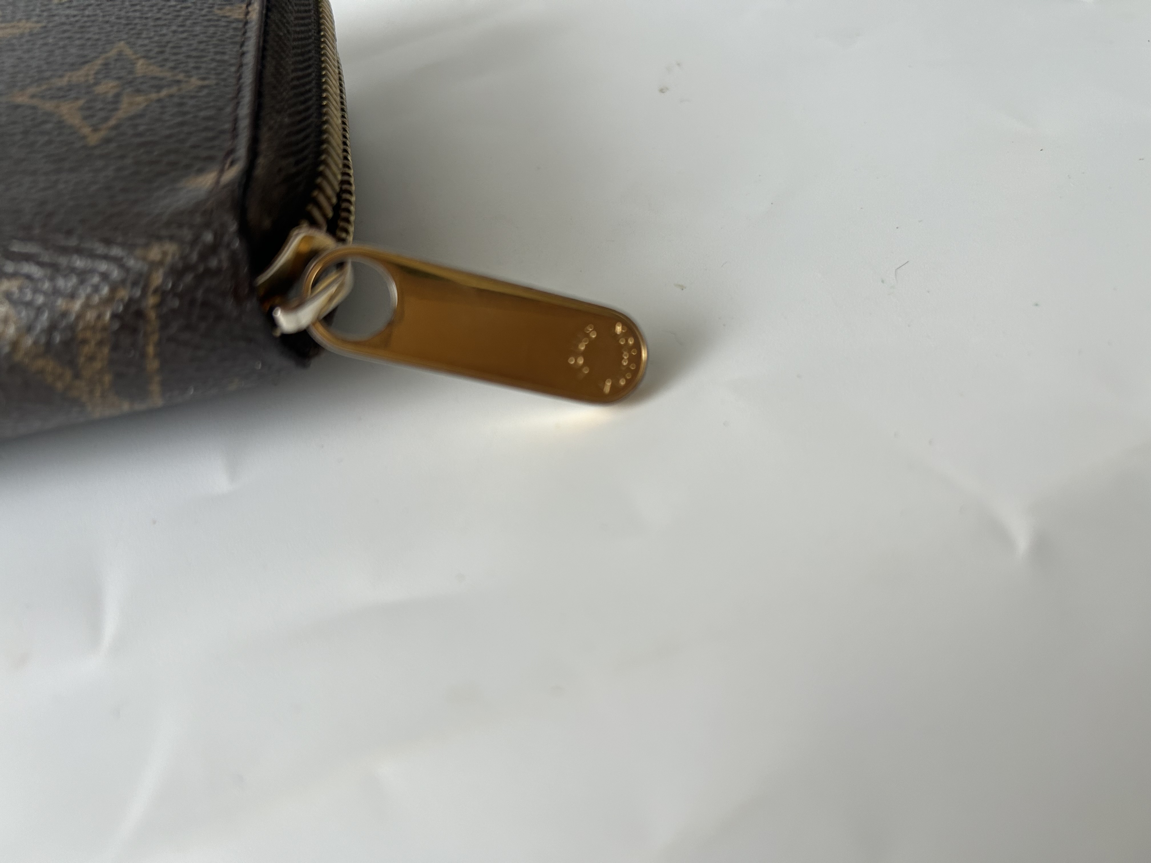 Portemonnaie Zip-around Wallet Monogram — view 13
