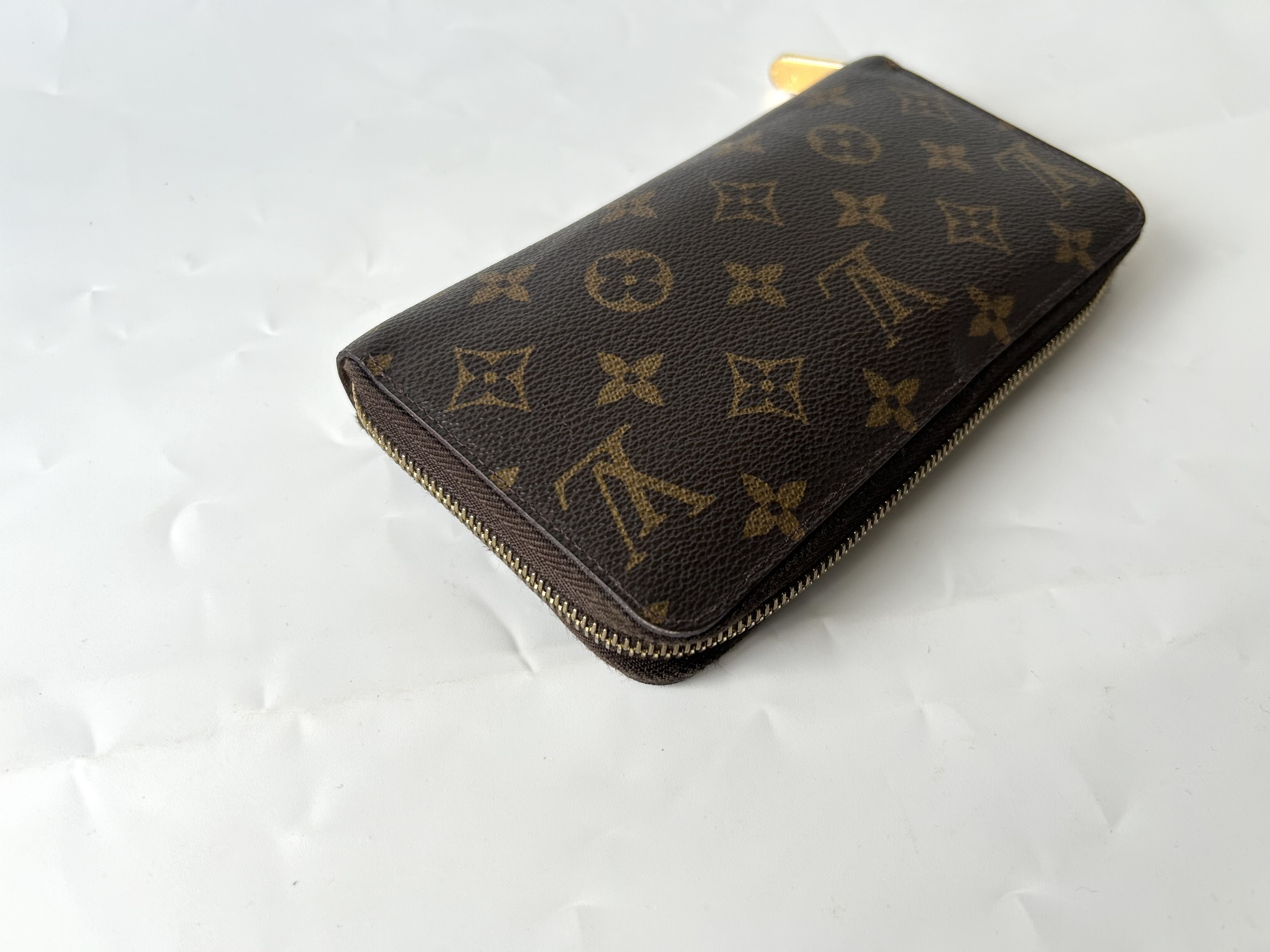 Portemonnaie Zip-around Wallet Monogram — view 4