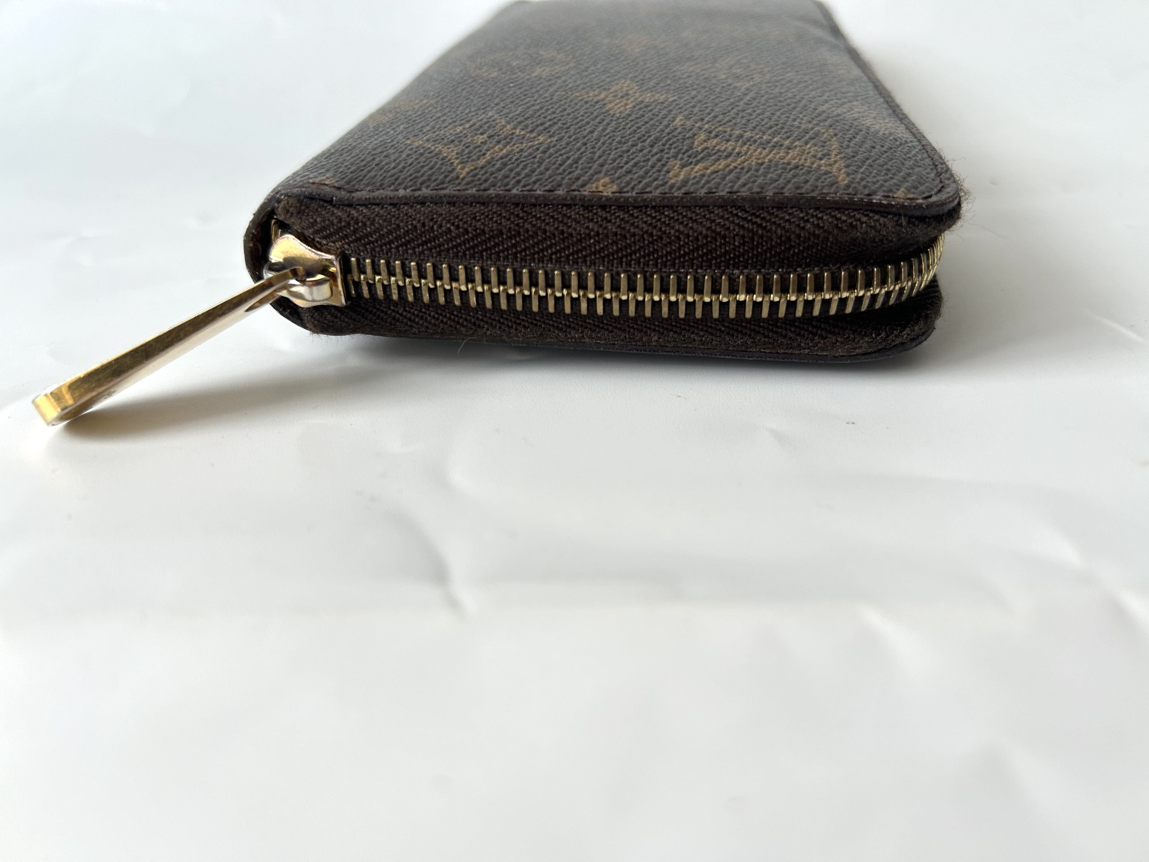 Portemonnaie Zip-around Wallet Monogram — view 5