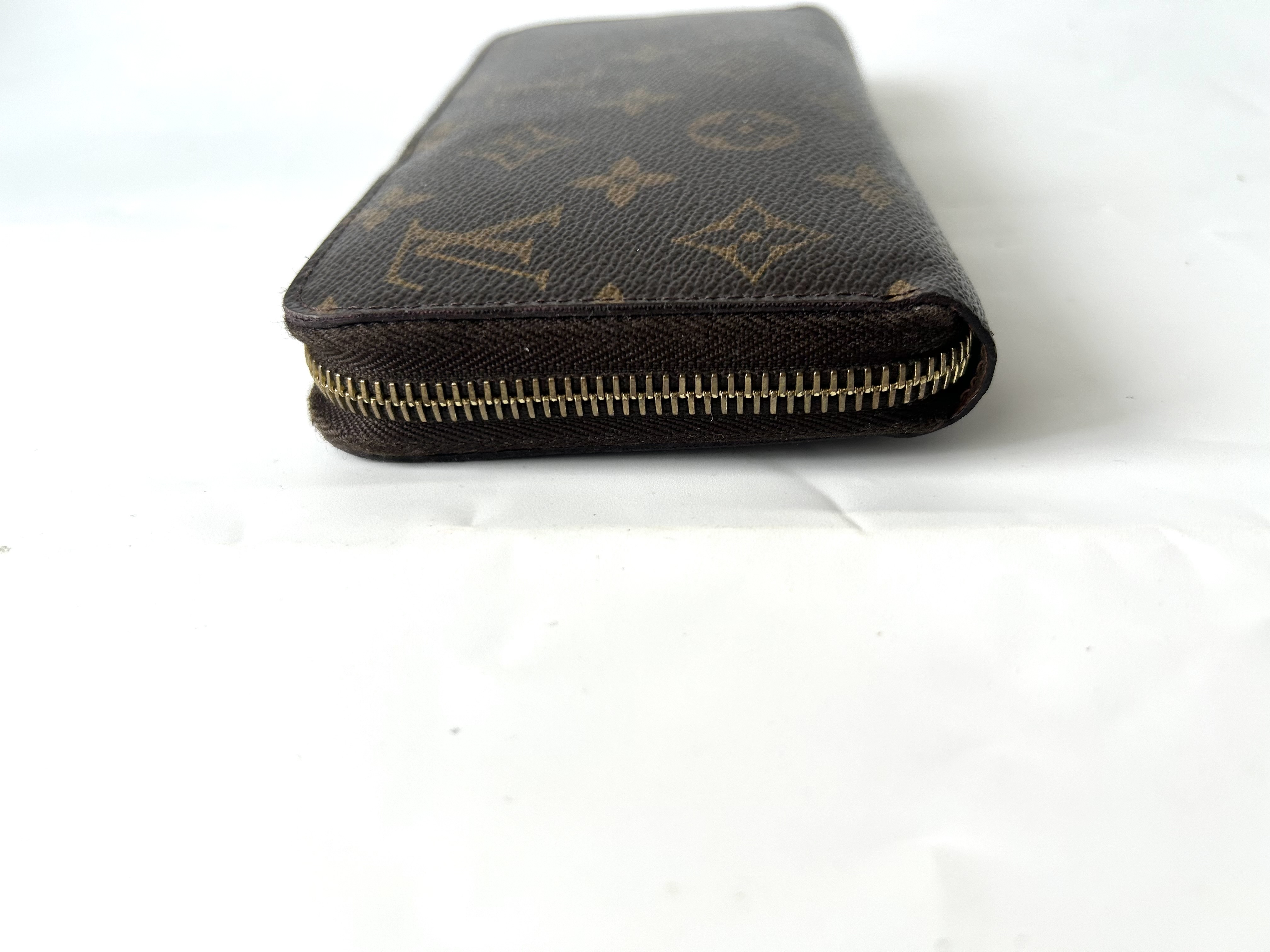 Portemonnaie Zip-around Wallet Monogram — view 7