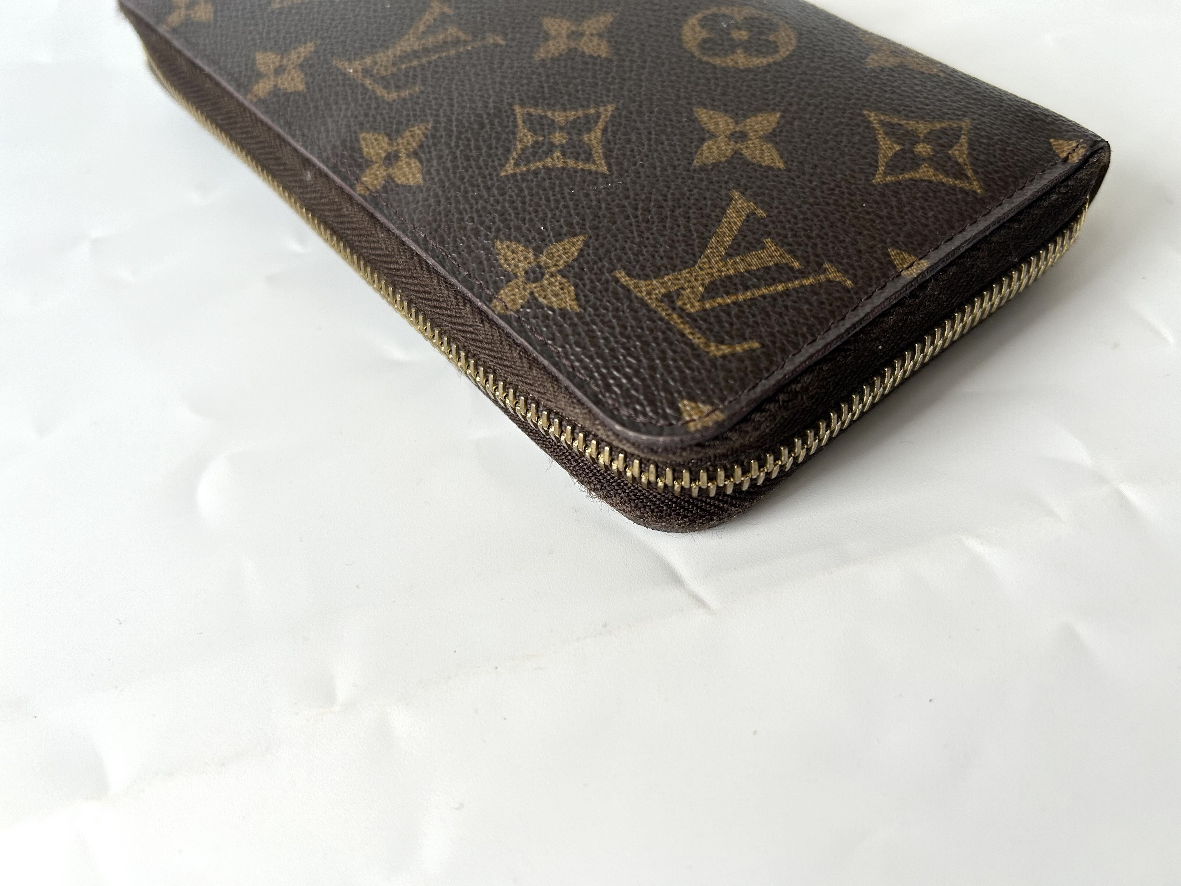 Portemonnaie Zip-around Wallet Monogram — view 9