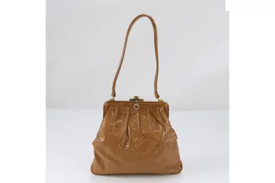 Leather shoulder bag with clasp closure, handbag style, genuine leather, brown.