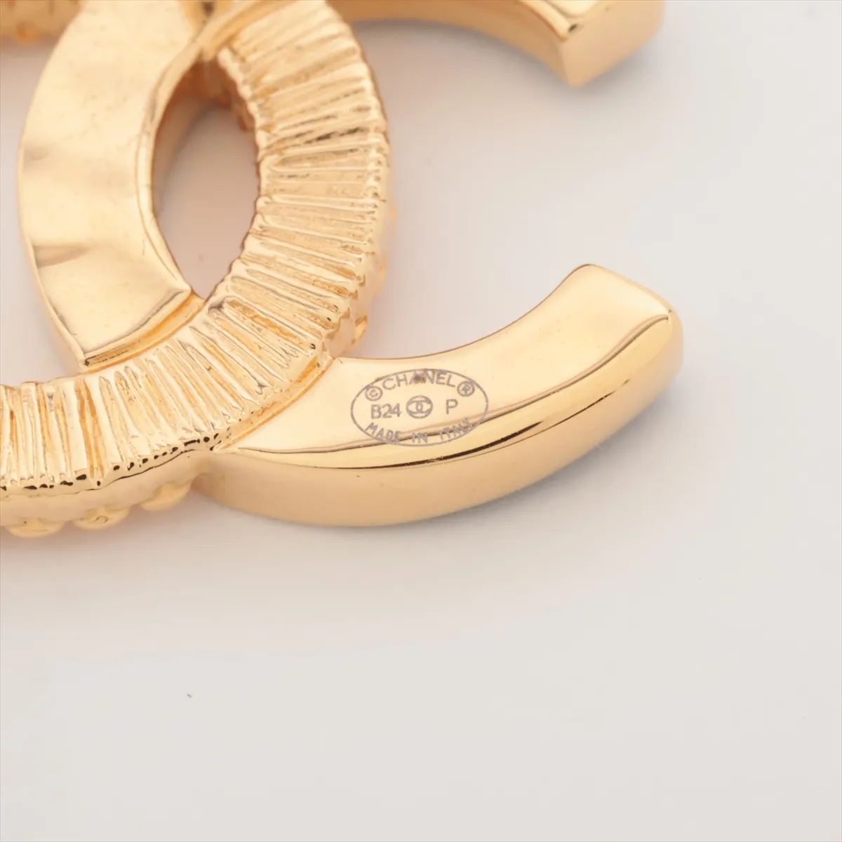 Cocomark B24P Earrings (for both ears) GP Black x Gold — view 5