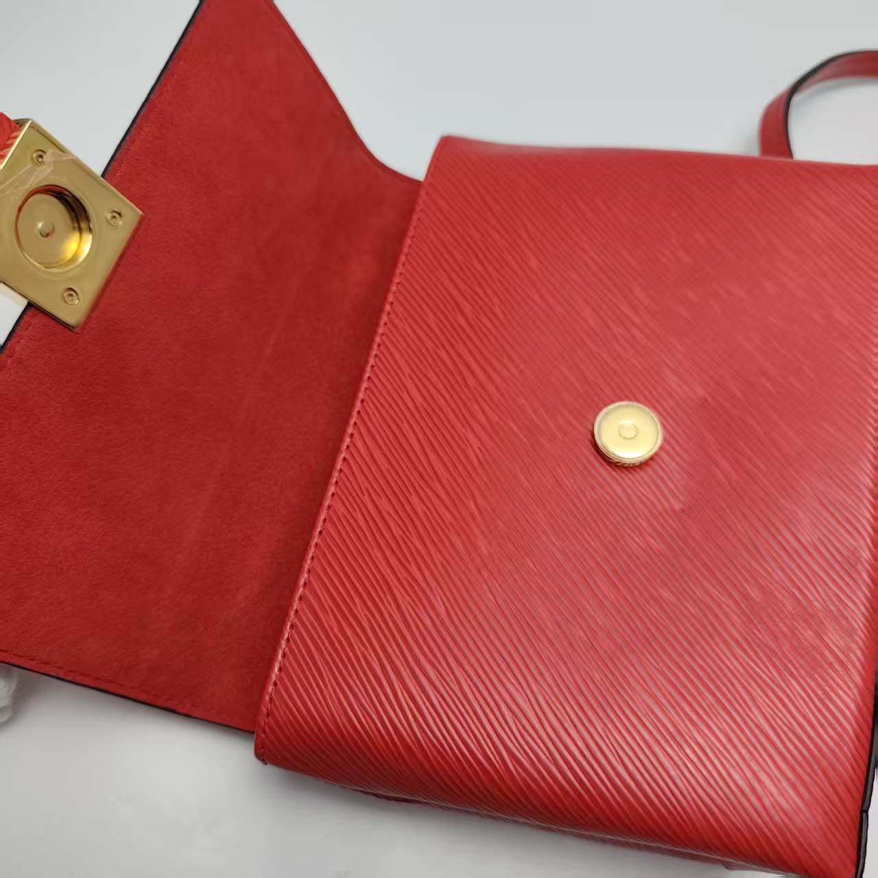【*Shipped from: China*】LOUIS VUITTON Lock BB Leather Shoulder Bag — view 9